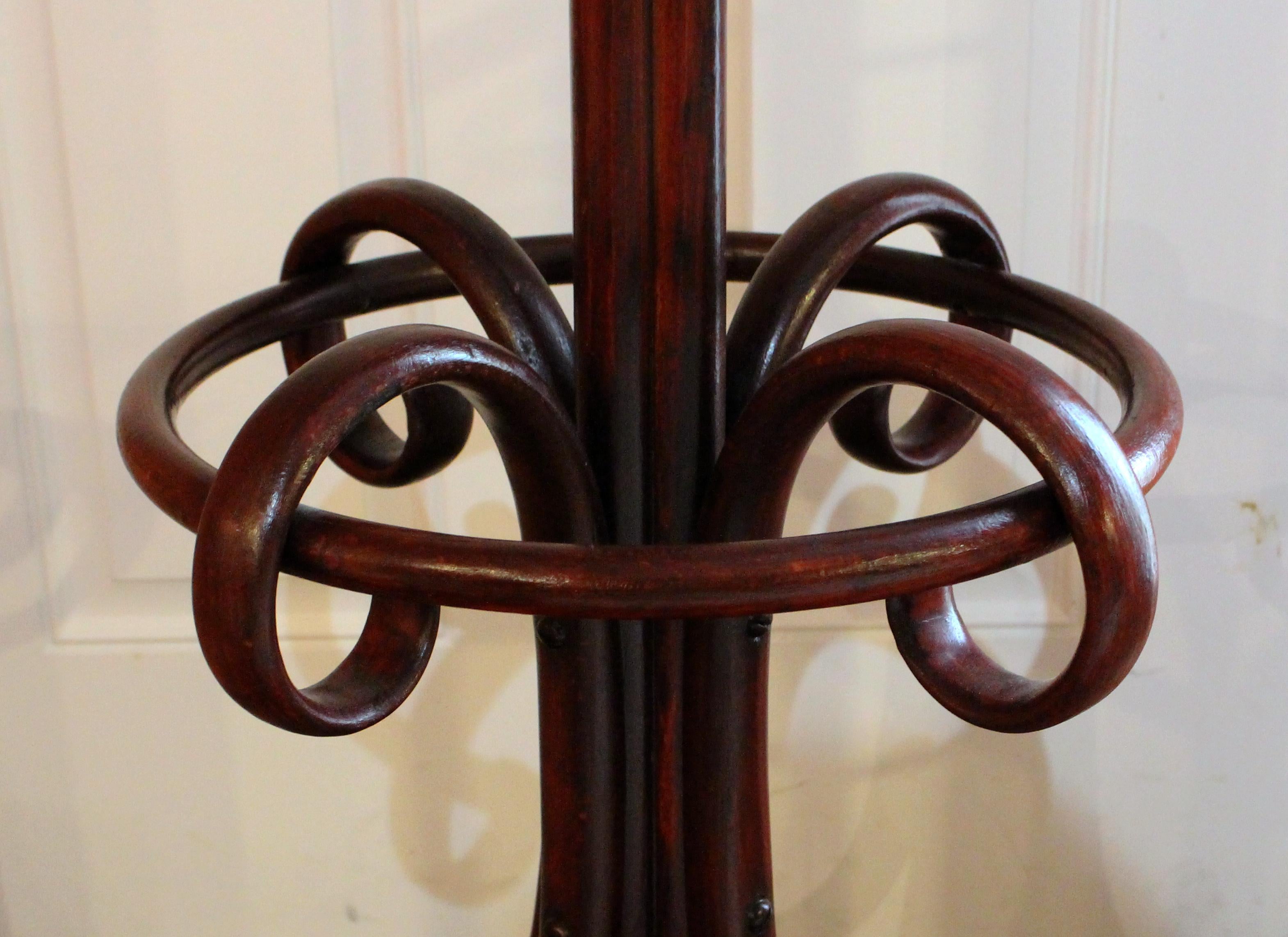 French c. 1900 Art Nouveau Bentwood Hall Tree In Good Condition For Sale In Chapel Hill, NC