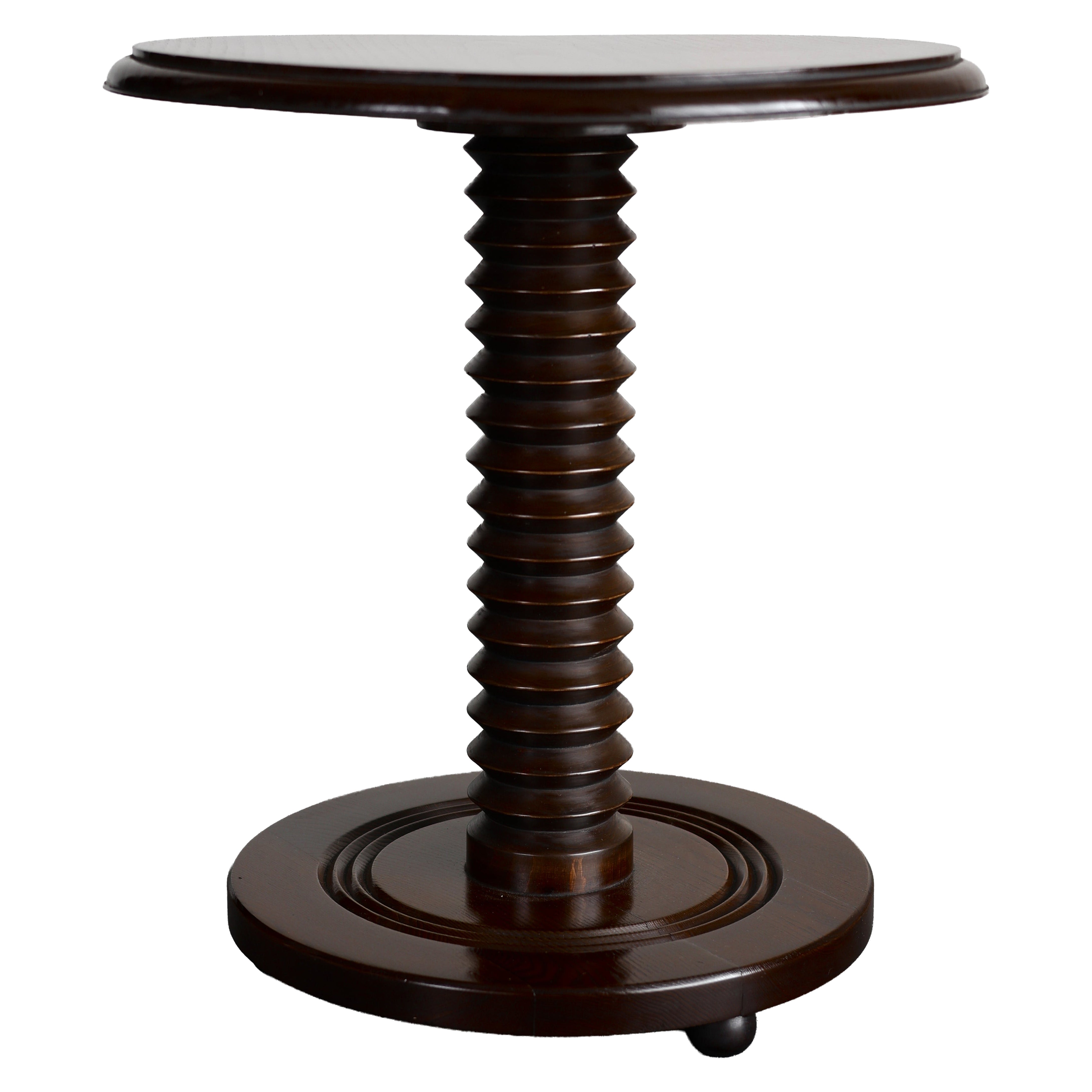 Mesa auxiliar/pedestal de roble torneado Charles Dudouyt/Gueridón francés de la década de 1940