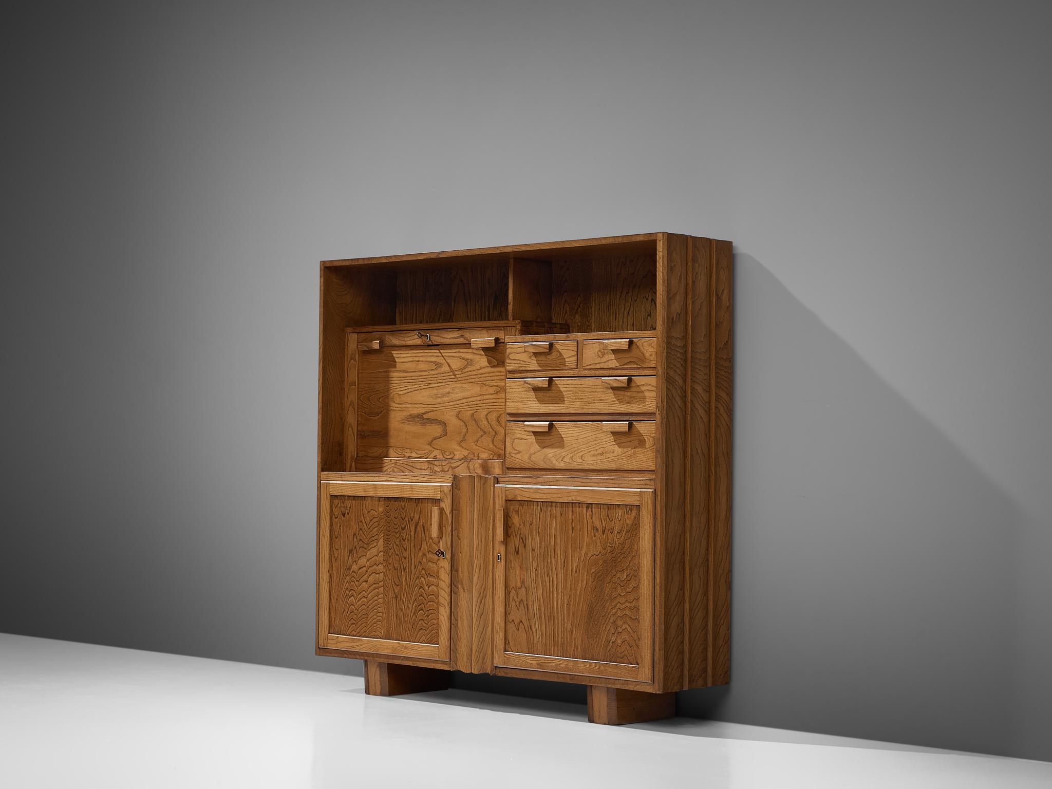 Cabinet, ash, France, 1960s

A French bookcase completely executed in ashwood. The cabinet features several storage compartments, with two doors, two shelves and four drawers. Besides, it also includes a folding desk table. Unfolding gives access to