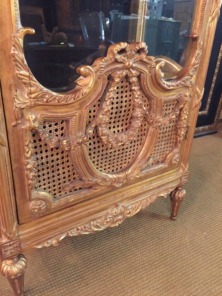 French Vitrine / cupboard in antique Louis XVI Style beech hand carved For Sale 1