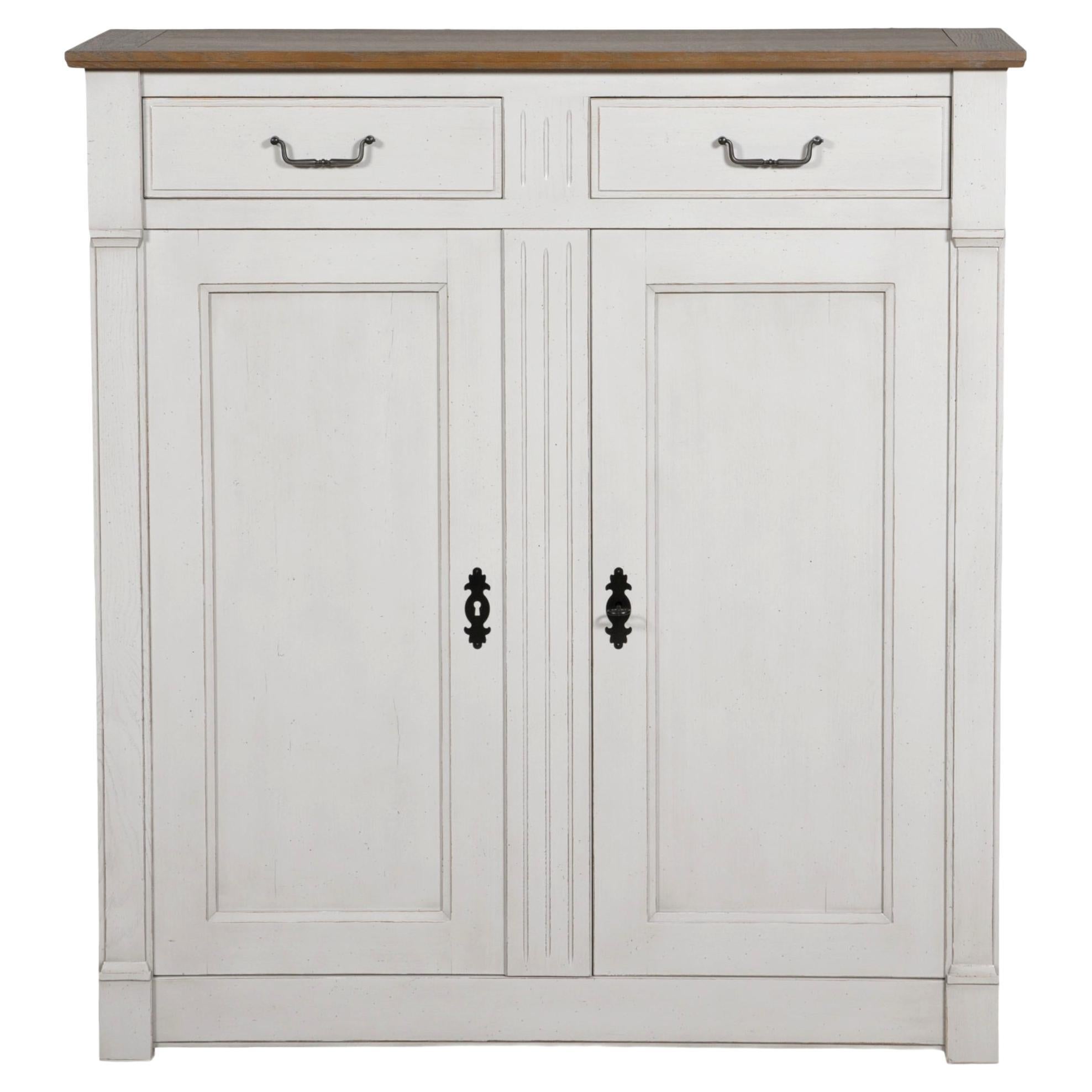 Armoire française en Oak massif, teinté Royal Brown et laqué Pearl Grey en vente