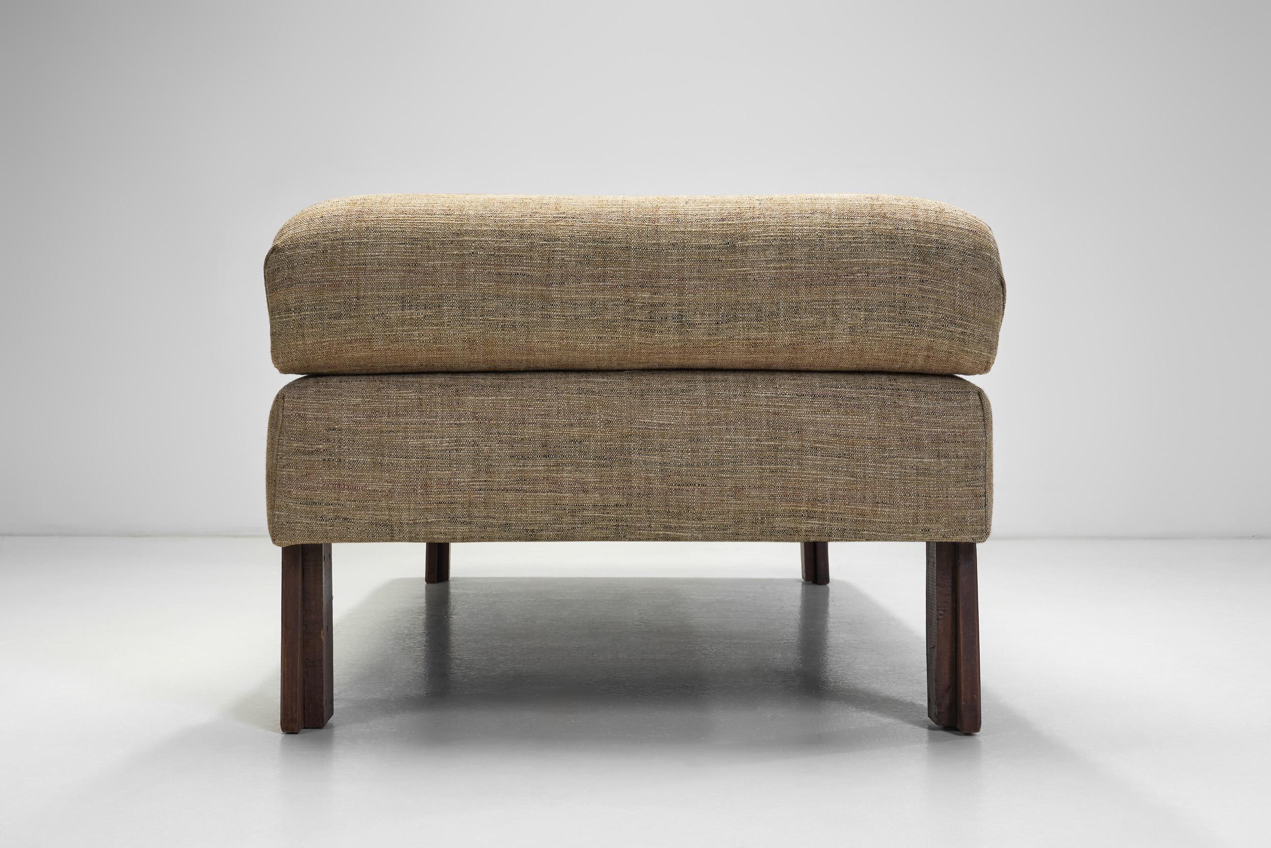 French Cabinetmaker Daybed with Geometric Legs, France 1940s For Sale 6