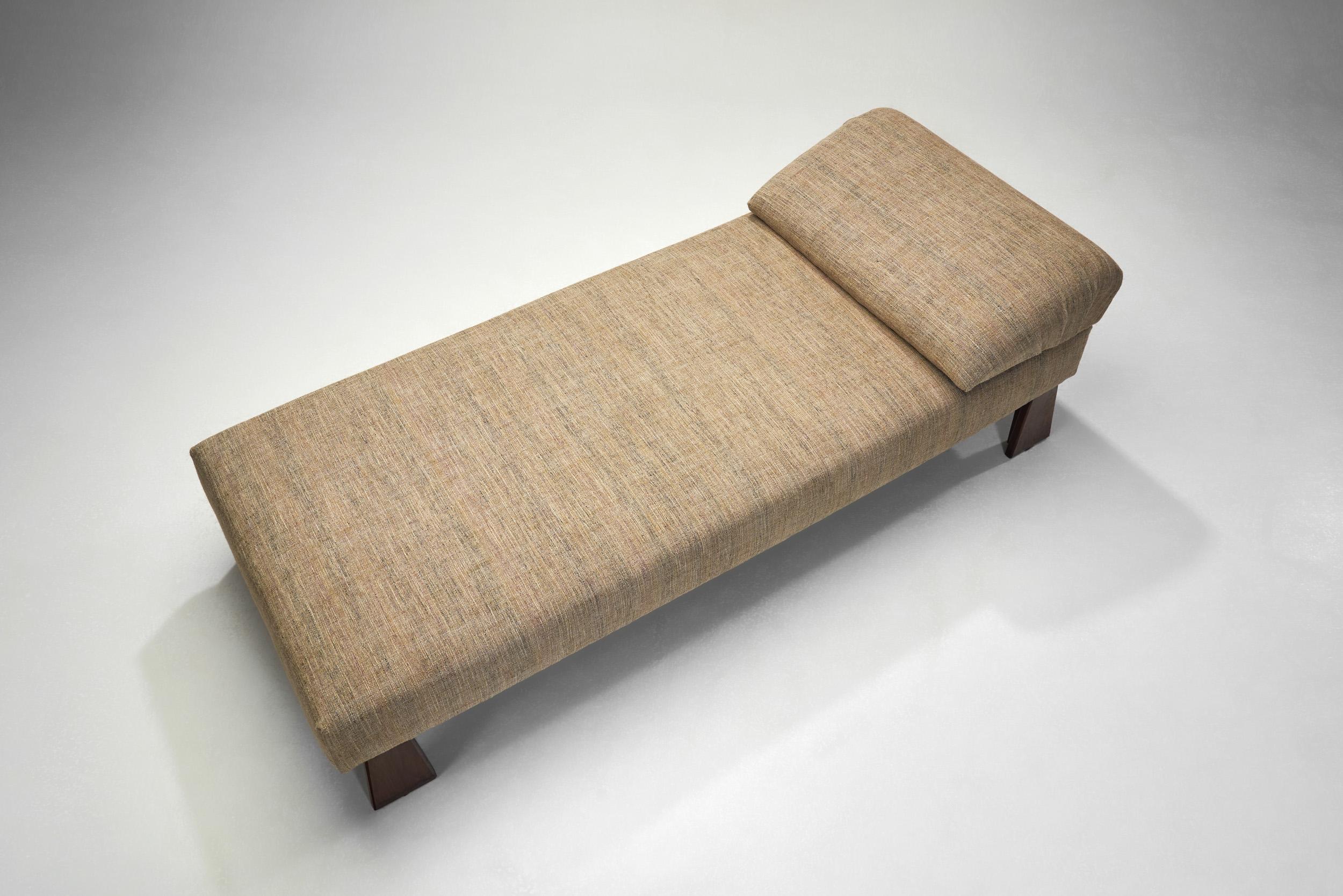 Fabric French Cabinetmaker Daybed with Geometric Legs, France 1940s For Sale