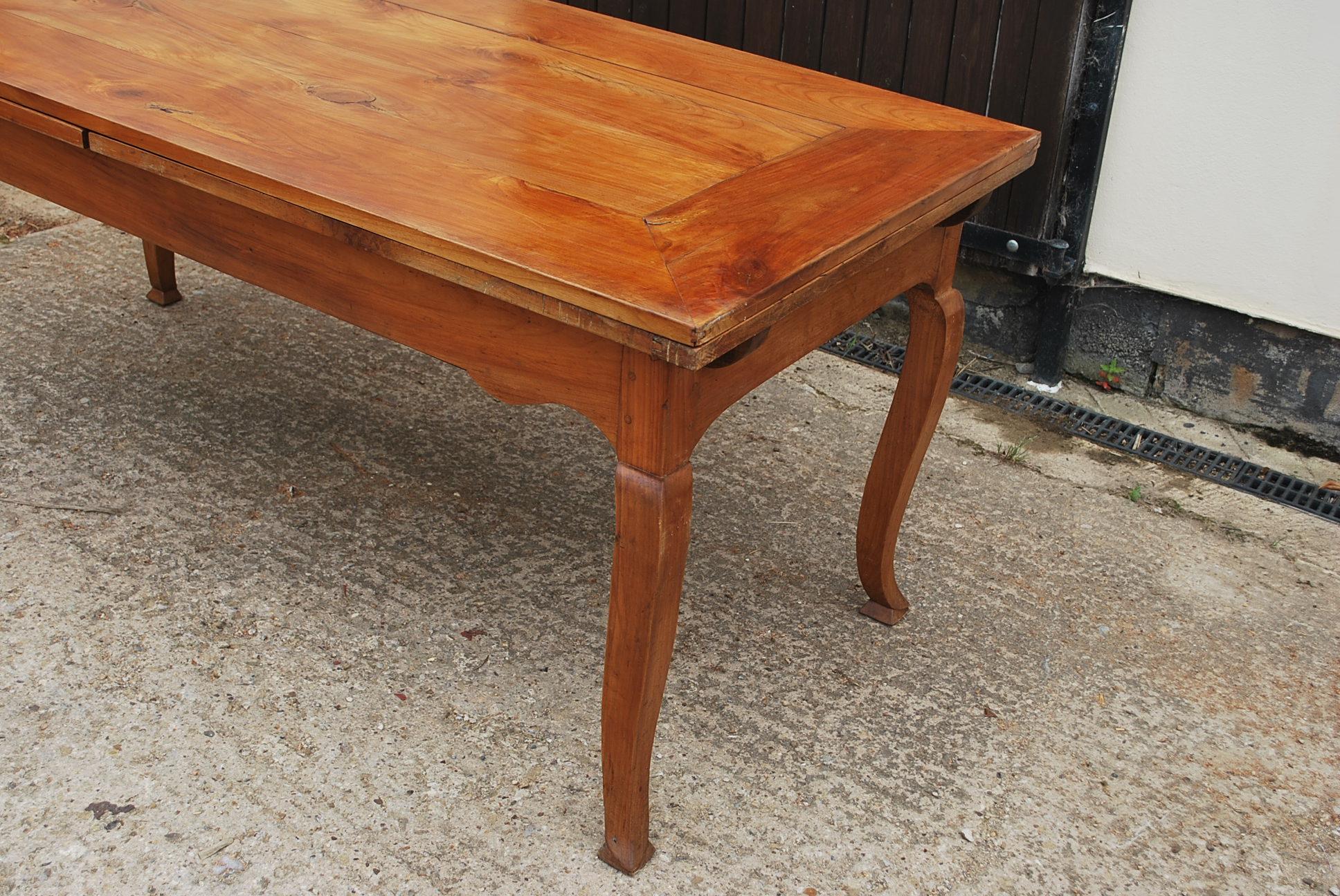 French cabriole leg extending farmhouse table For Sale 5