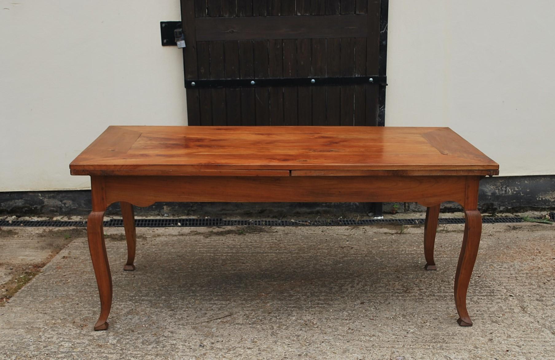 French cabriole leg extending farmhouse table For Sale 6