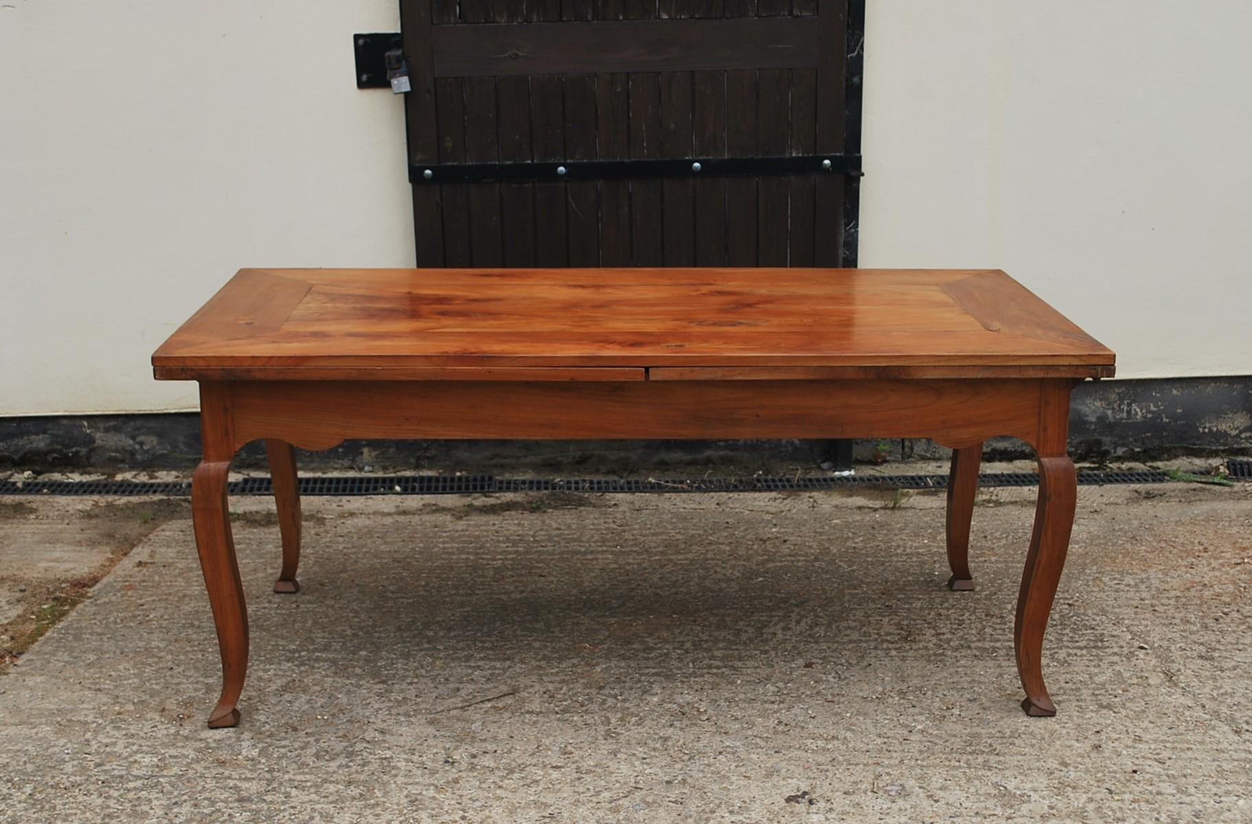 French cabriole leg extending farmhouse table For Sale 7