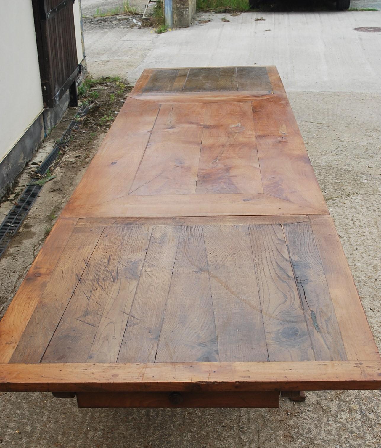 French cabriole leg extending farmhouse table For Sale