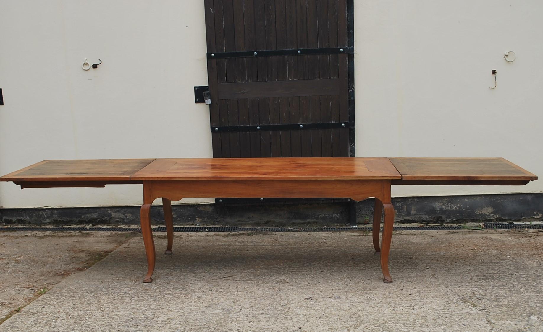 19th Century French cabriole leg extending farmhouse table For Sale