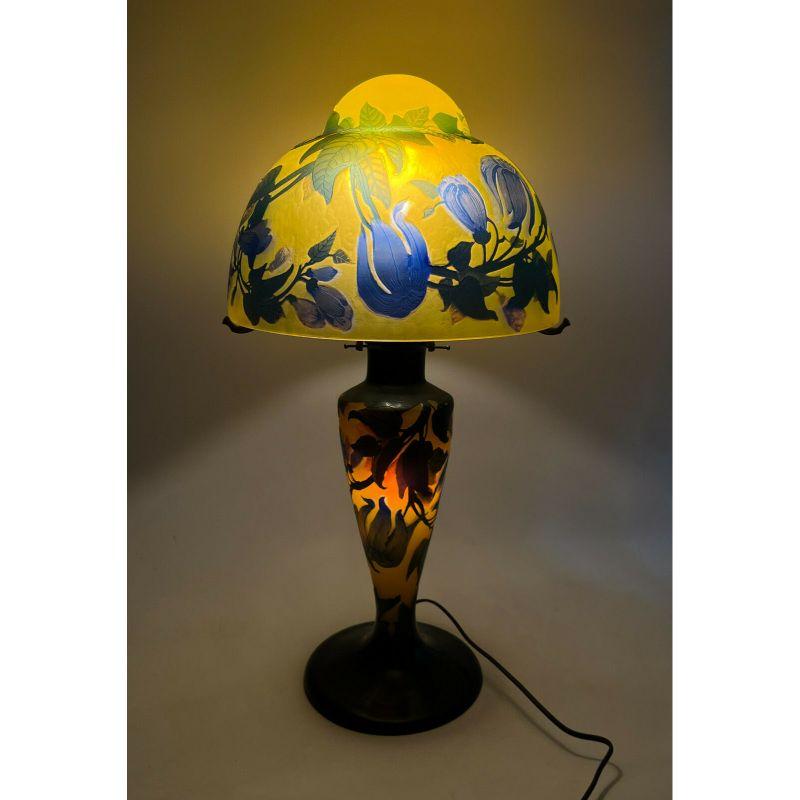 Lampe de table de style Galle à 3 niveaux, début du 20e siècle Bon état - En vente à Gardena, CA