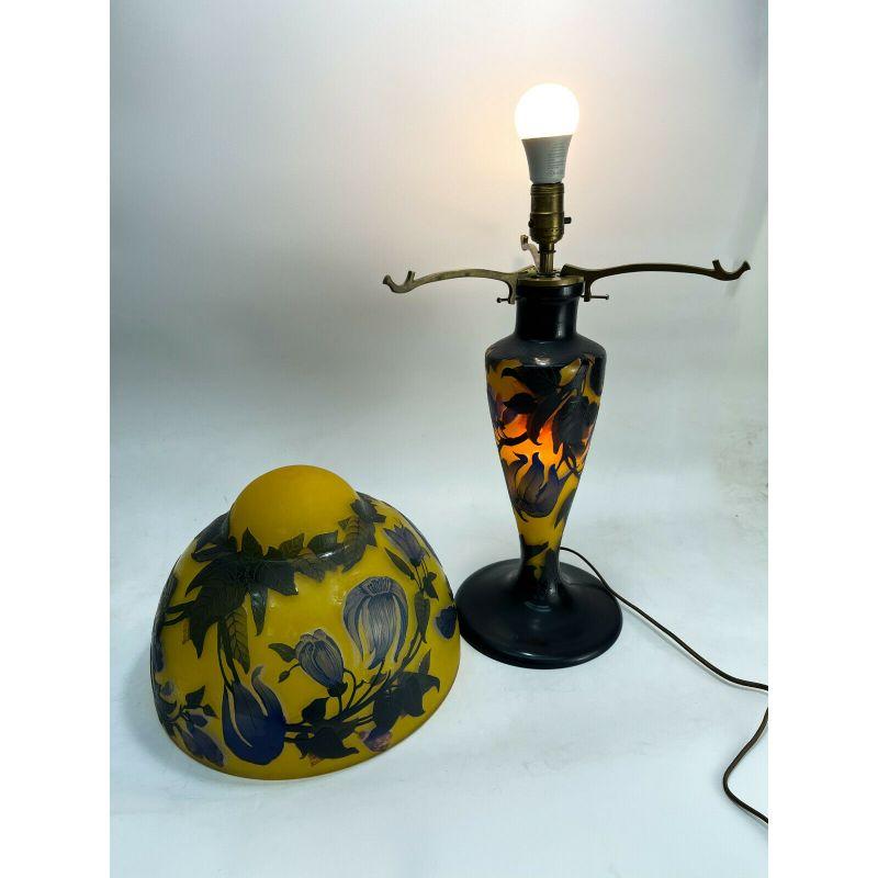 French Cameo 3 Layer Galle Style Table Lamp, Early 20th Century For Sale 1