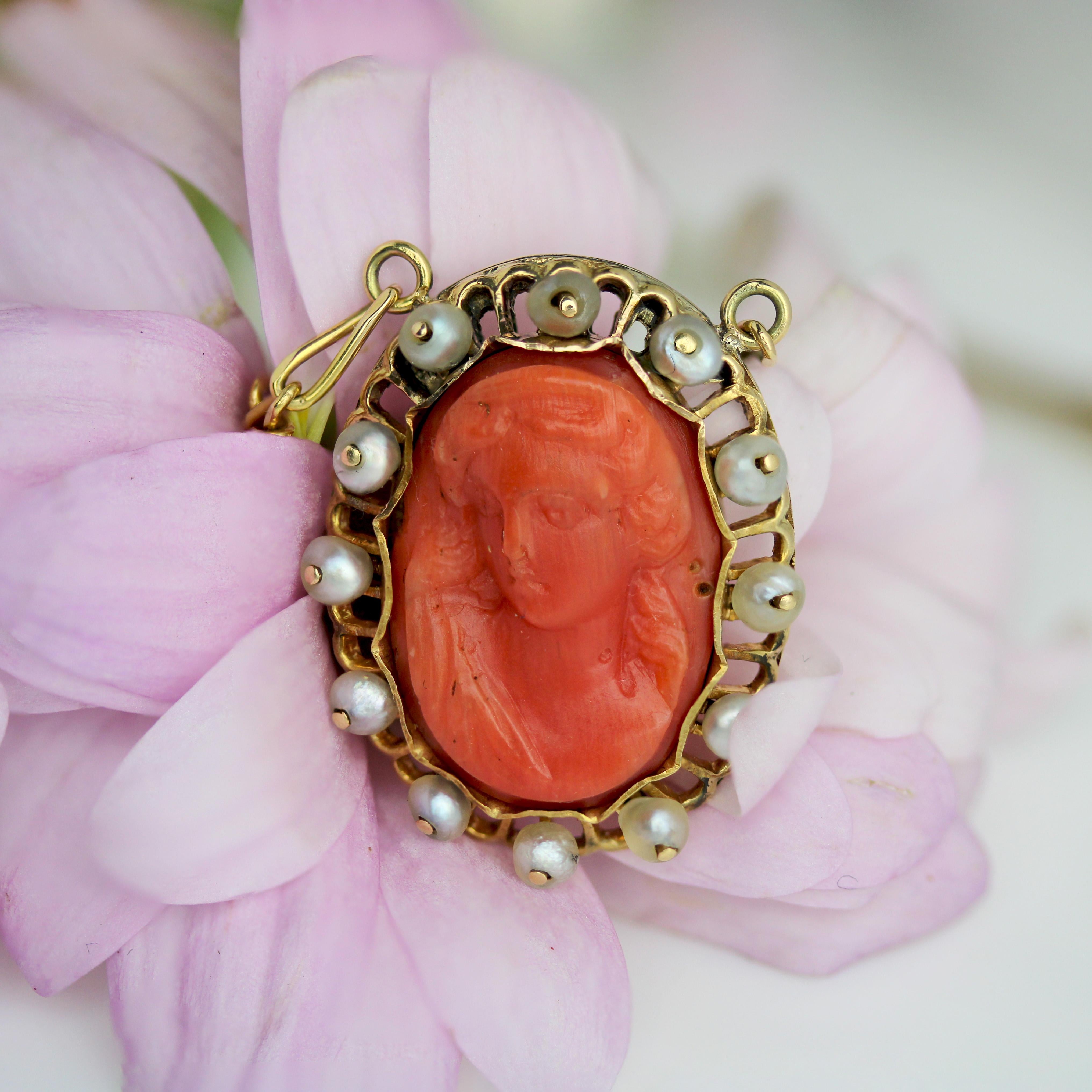 Bead French Cameo Coral Fine Pearls 18 Karat Yellow Gold Pendant Necklace For Sale