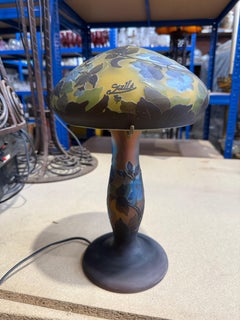 French Cameo Glass Art Nouveau Table Lamp with Floral Motif