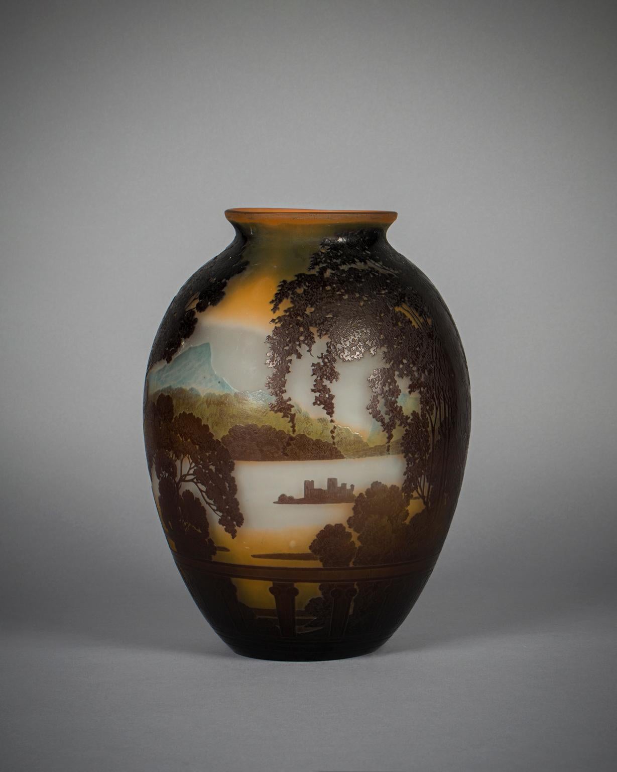Francese French Cameo Glass Lac-de-como Vase, Galle, circa 1910 in vendita