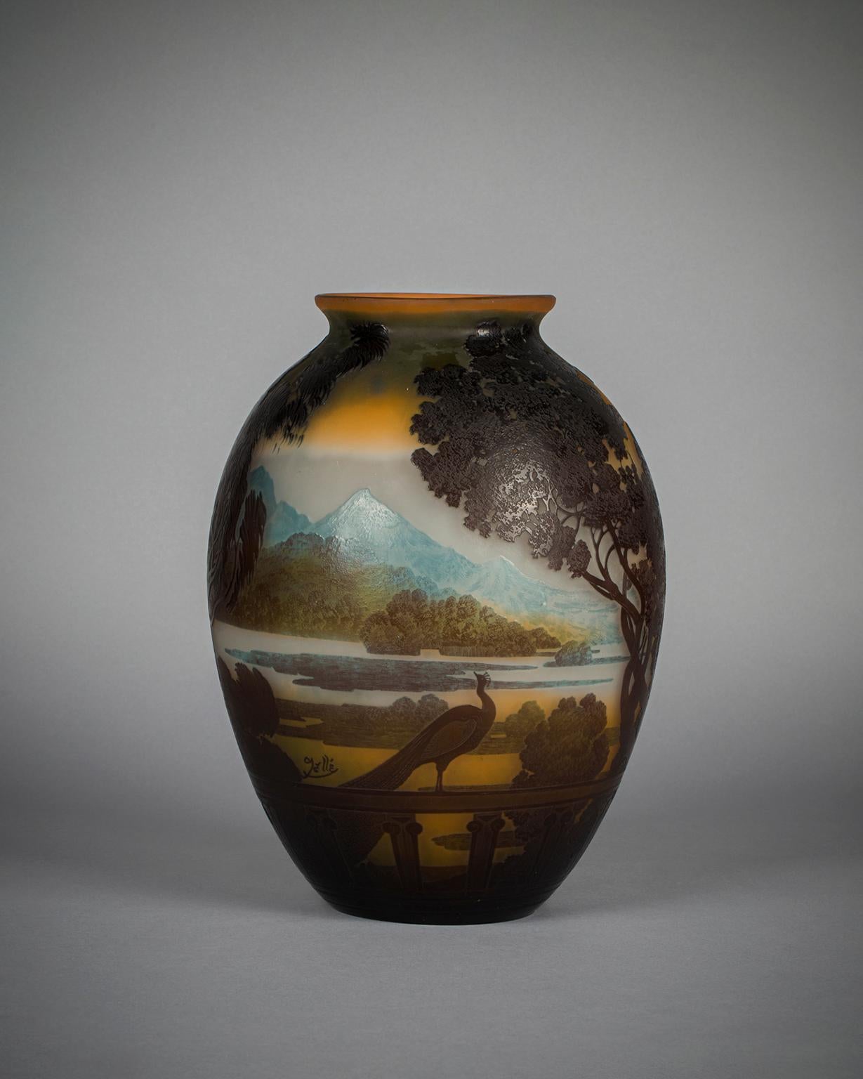French Cameo Glass Lac-de-como Vase, Galle, circa 1910 In condizioni ottime in vendita a New York, NY