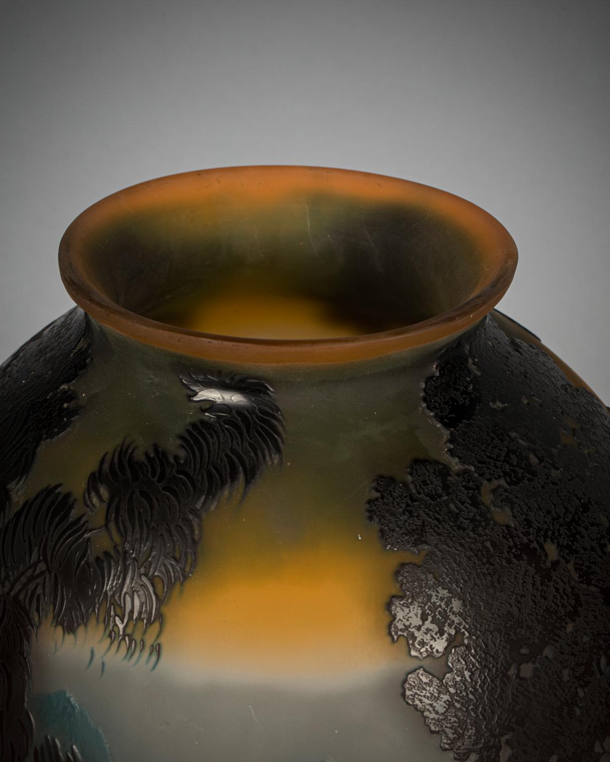 Inizio XX secolo French Cameo Glass Lac-de-como Vase, Galle, circa 1910 in vendita