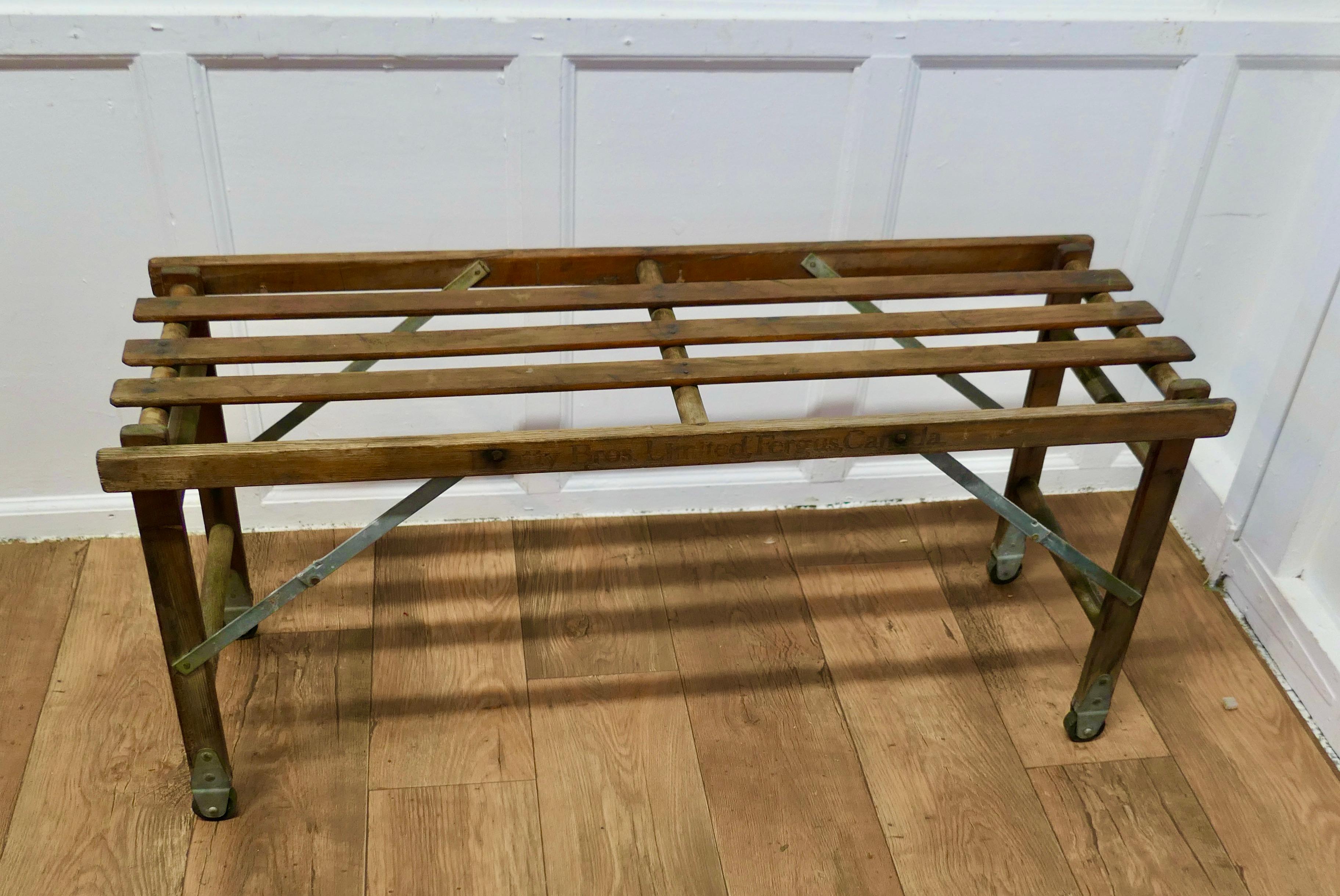 French Canadian Folding Laundry Trolley, Luggage Rack In Good Condition For Sale In Chillerton, Isle of Wight