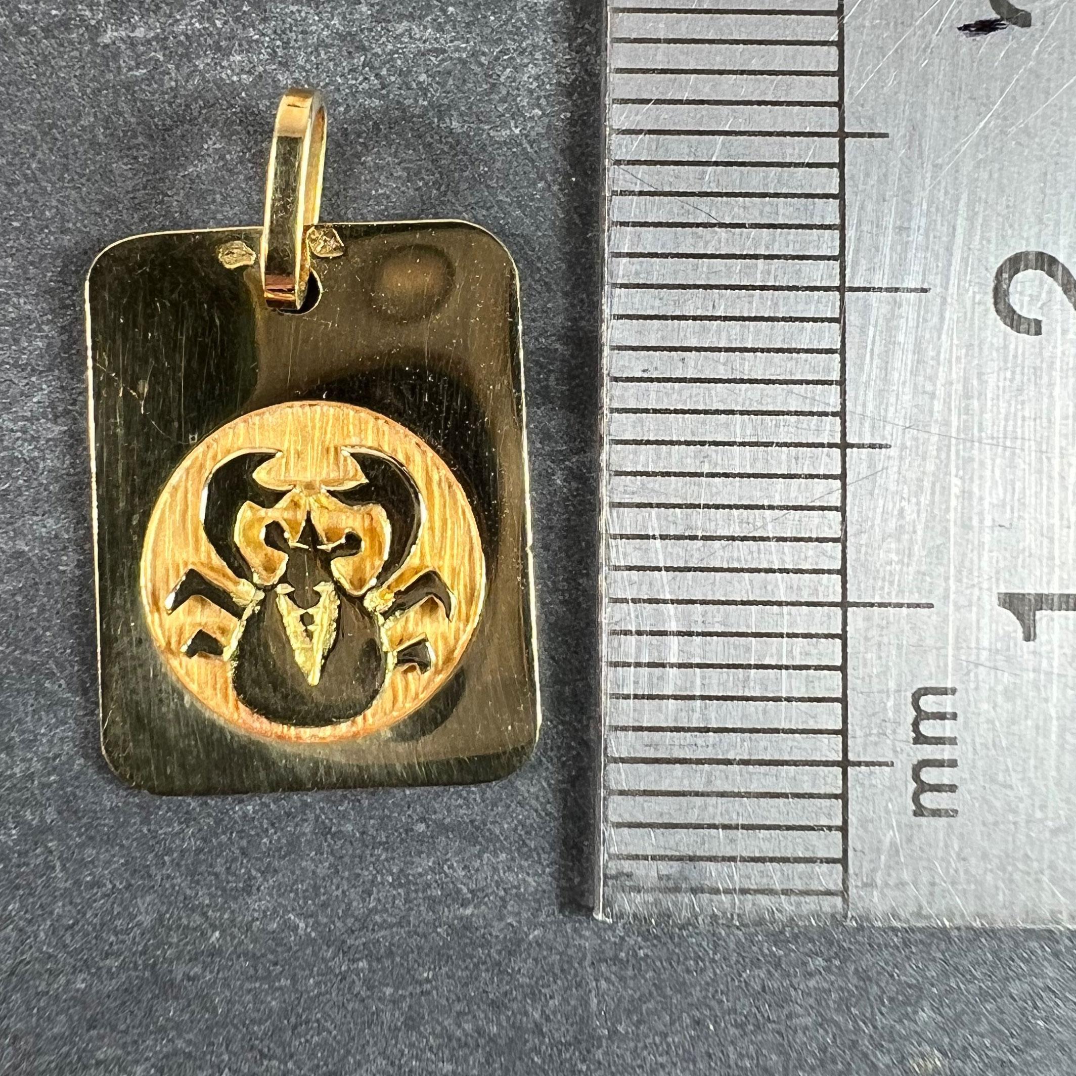 Pendentif médaille à breloques en or jaune 18 carats signe astrologique du cancer français en vente 6