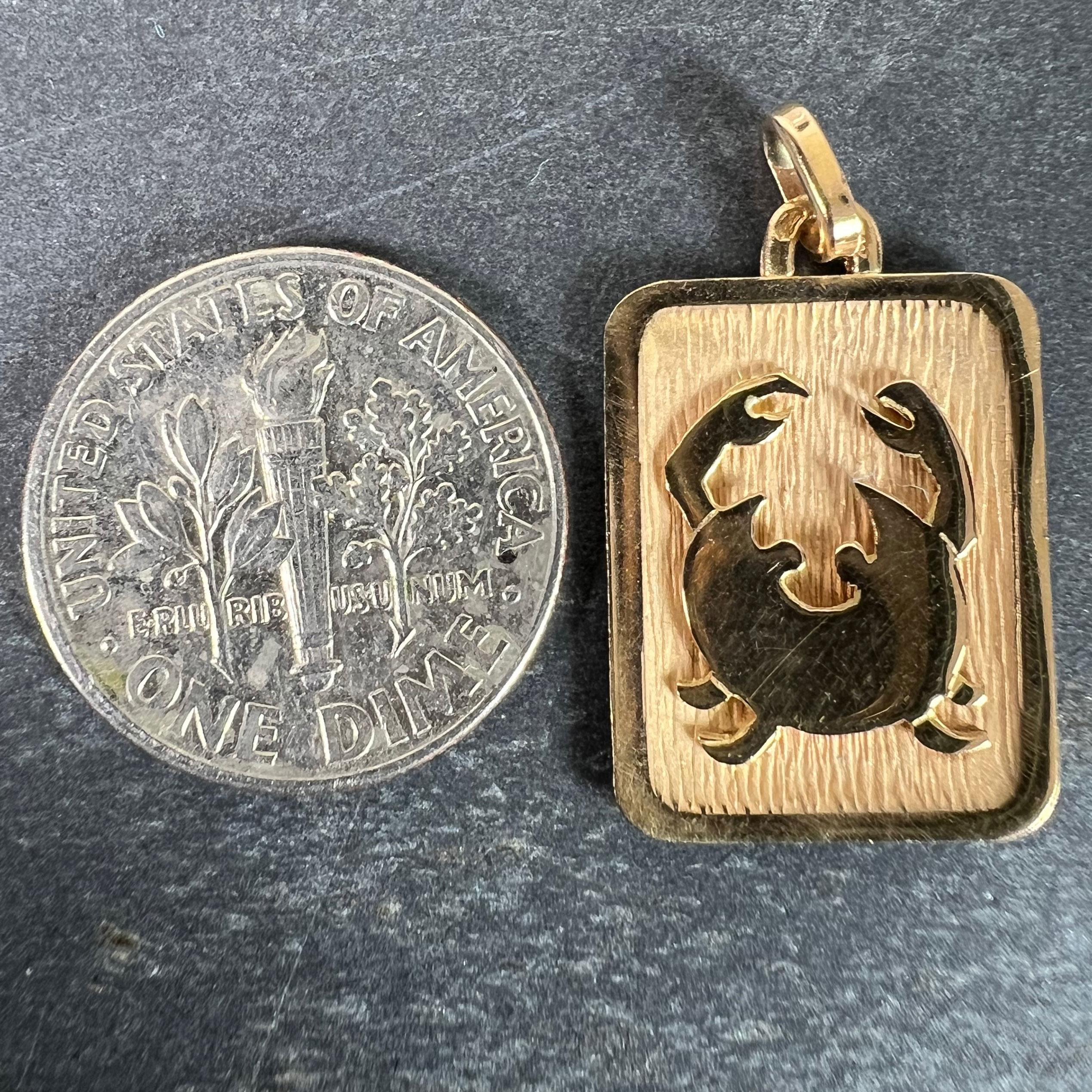 Ciondolo a forma di medaglia con charme in oro giallo 18 carati, segno zodiacale francese del Cancro in vendita 6