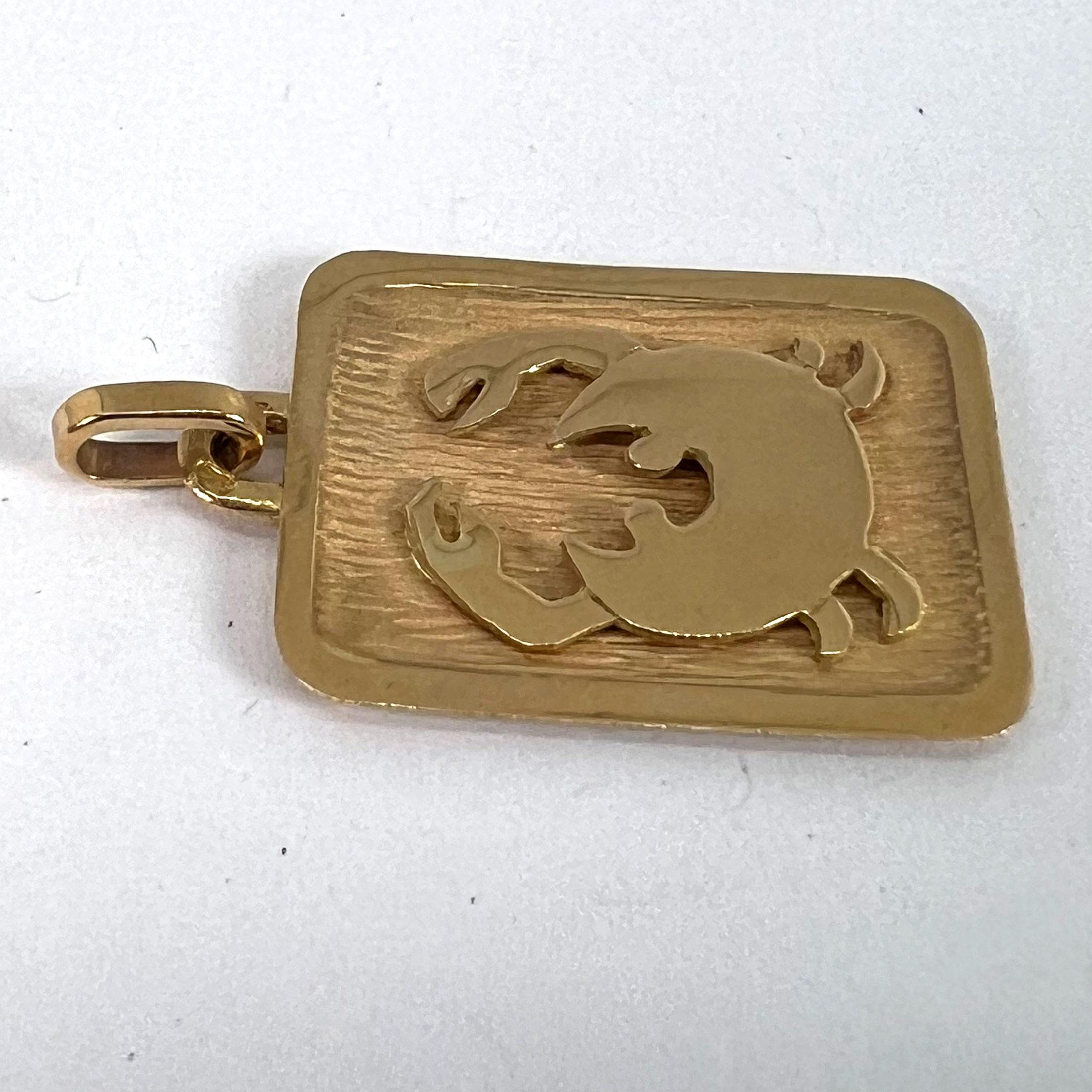 Ciondolo a forma di medaglia con charme in oro giallo 18 carati, segno zodiacale francese del Cancro in vendita 10