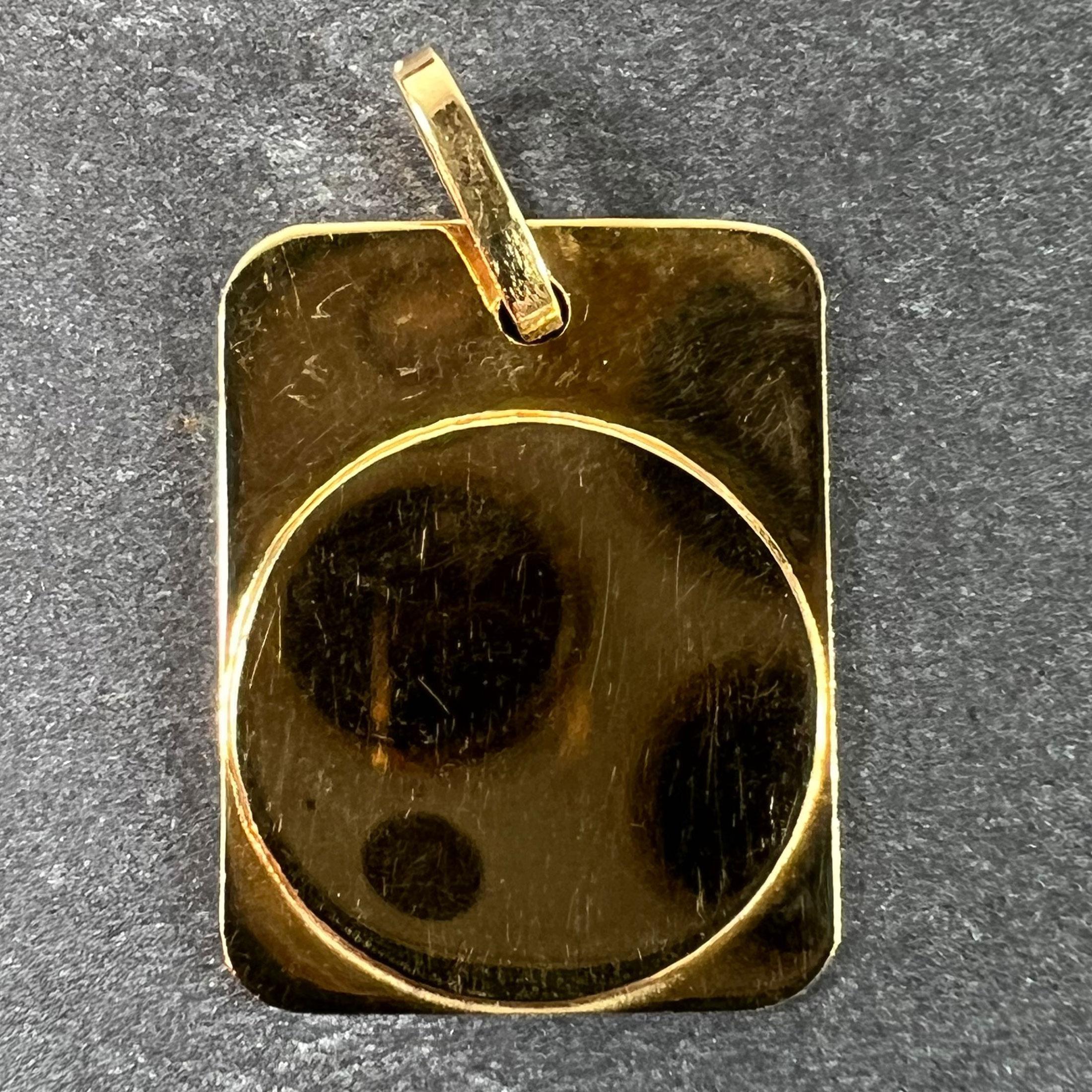 Pendentif médaille à breloques en or jaune 18 carats signe astrologique du cancer français Bon état - En vente à London, GB