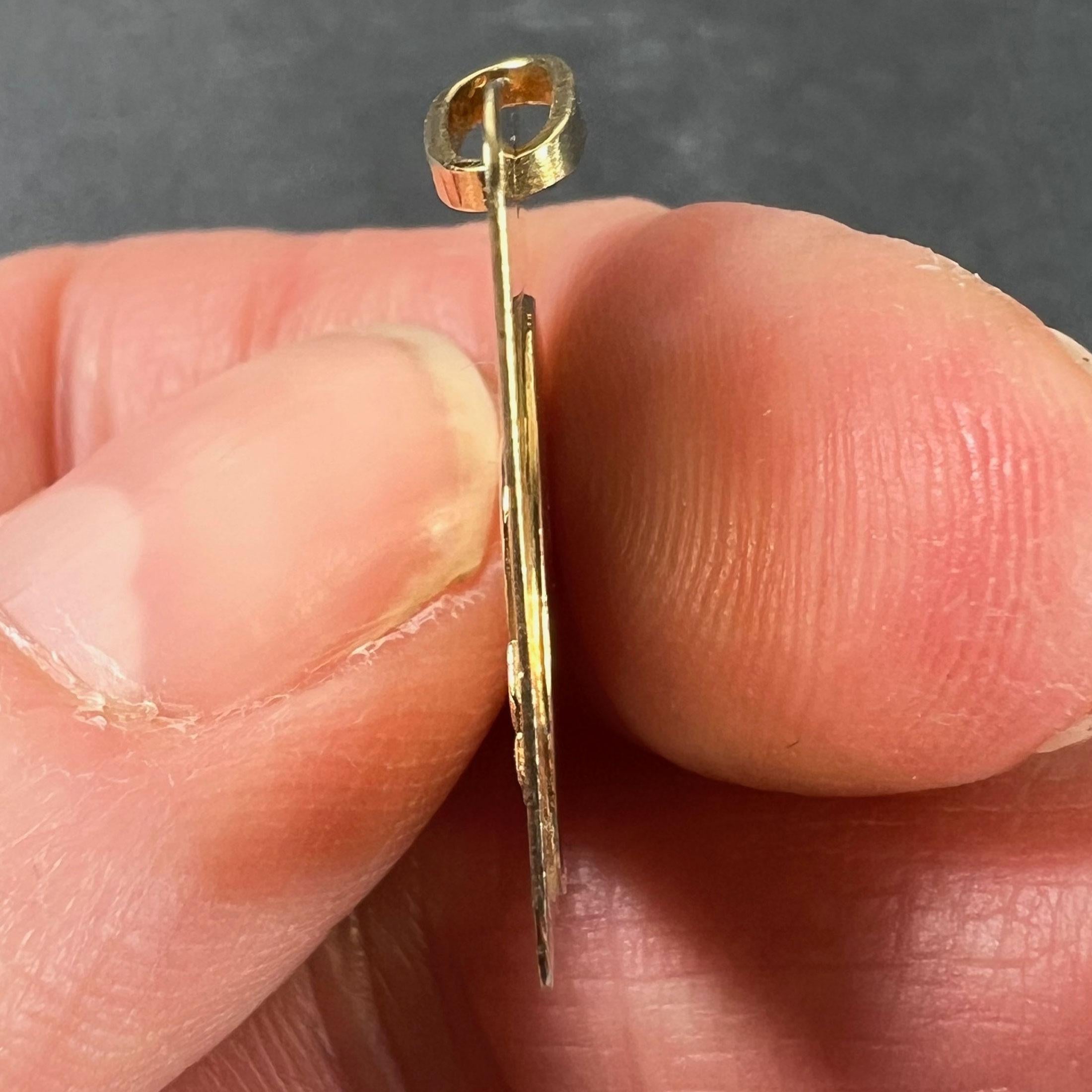 Pendentif médaille à breloques en or jaune 18 carats signe astrologique du cancer français en vente 4