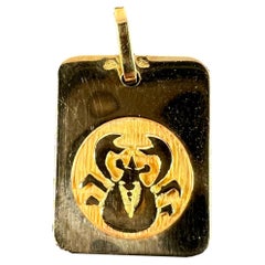 Pendentif médaille à breloques en or jaune 18 carats signe astrologique du cancer français