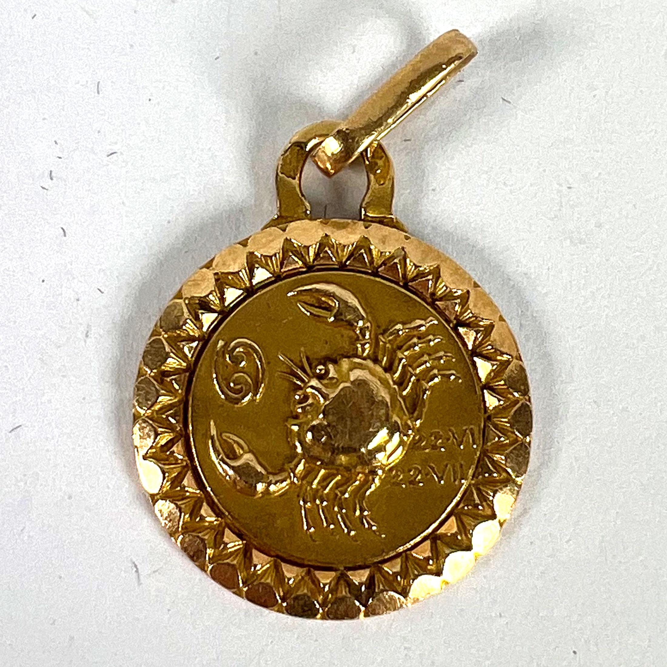 Colgante de oro amarillo de 18 quilates con el signo del zodiaco Cáncer francés Perroud en venta 6