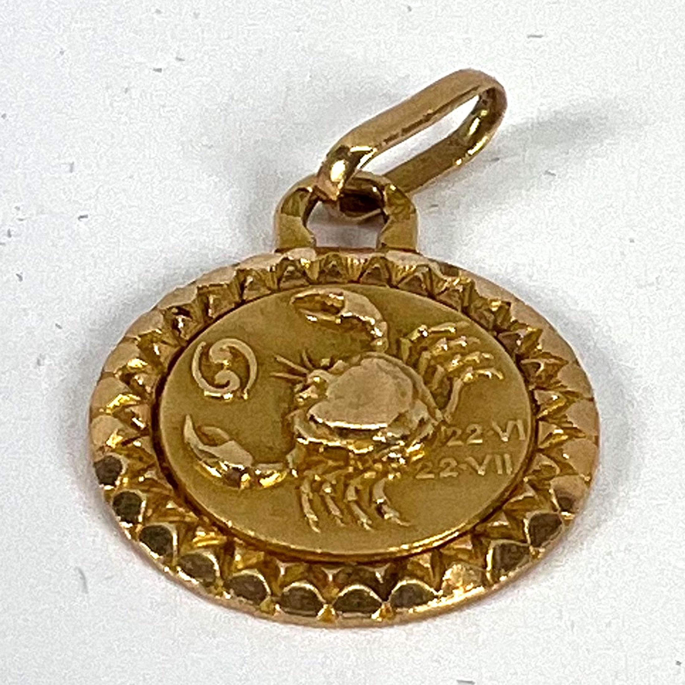 Colgante de oro amarillo de 18 quilates con el signo del zodiaco Cáncer francés Perroud en venta 8