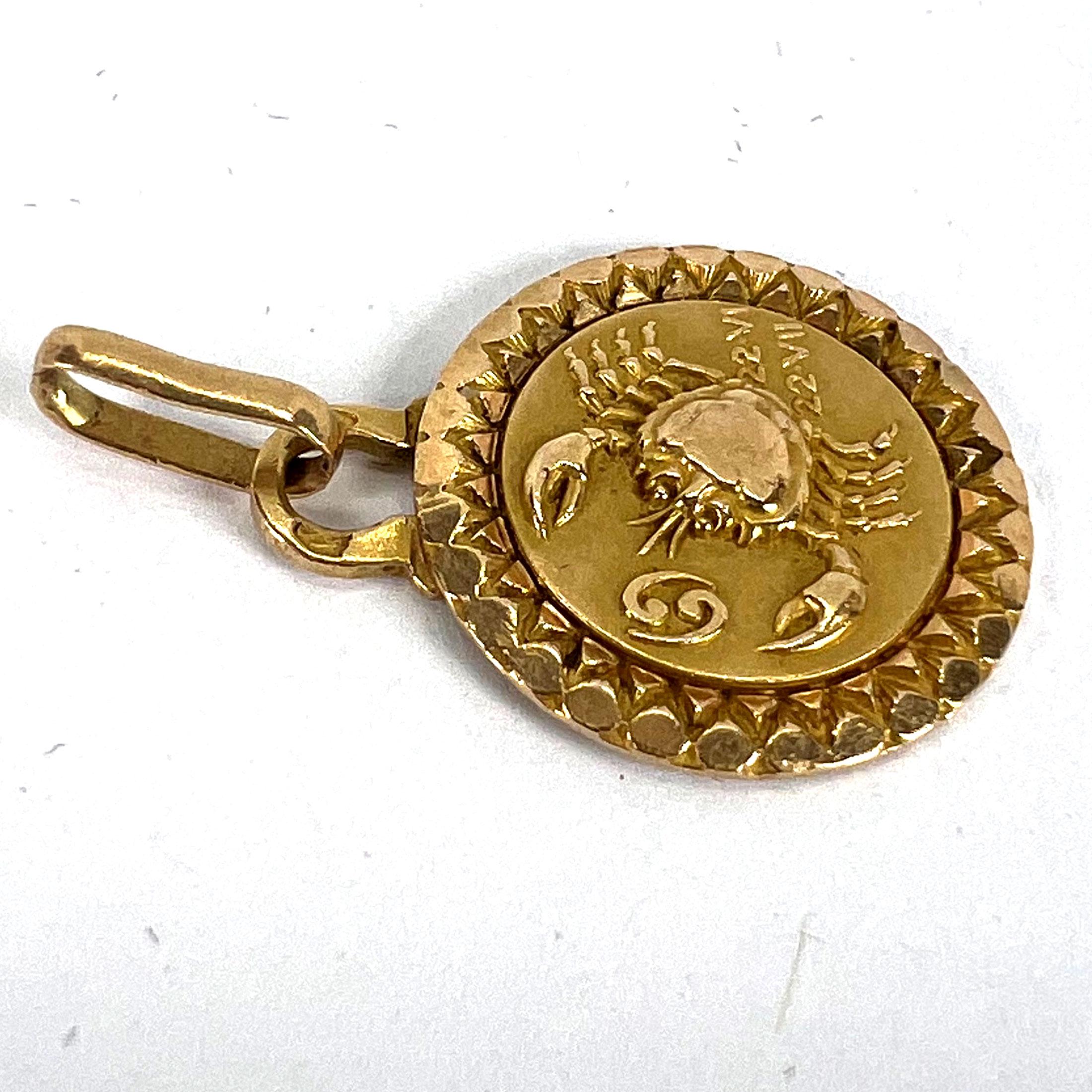 Colgante de oro amarillo de 18 quilates con el signo del zodiaco Cáncer francés Perroud en venta 9