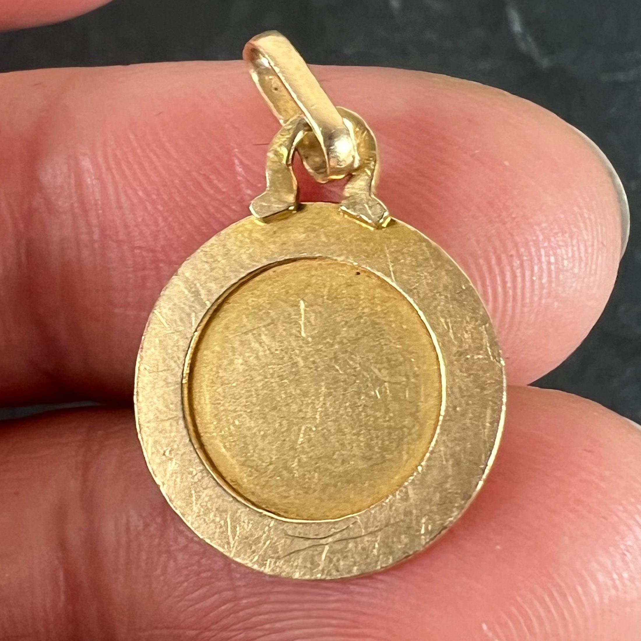 Colgante de oro amarillo de 18 quilates con el signo del zodiaco Cáncer francés Perroud en venta 4