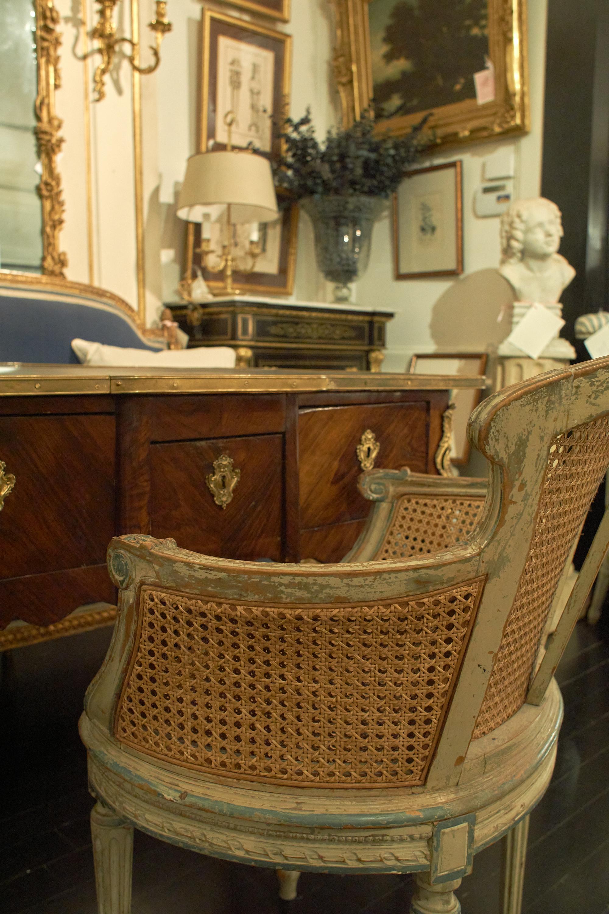 Fauteuil français de style Louis XVI à dossier canné en vente 4