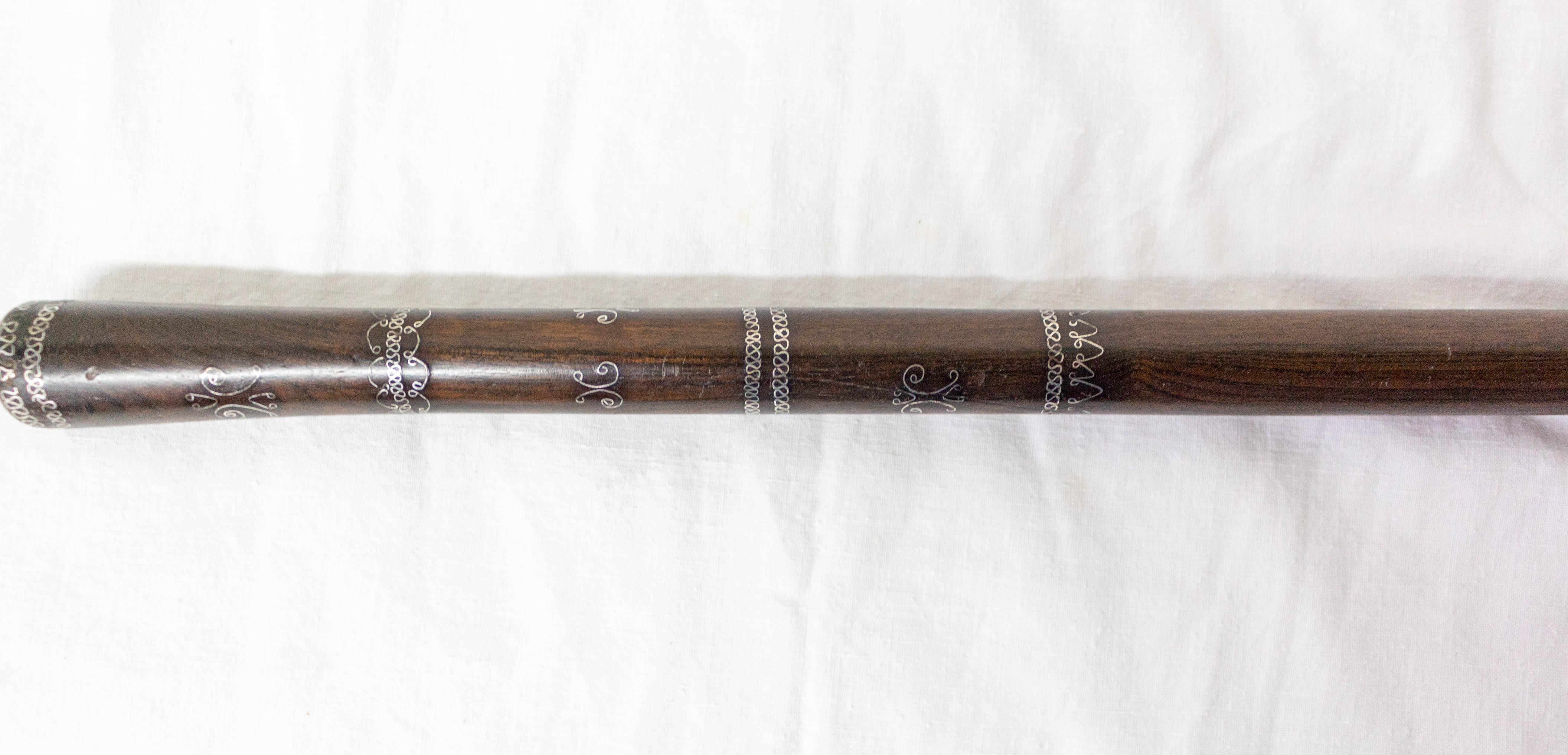 Début du 20ème siècle Canne ou bâton de marche en bois exotique et argent, datant d'environ 1900 en vente