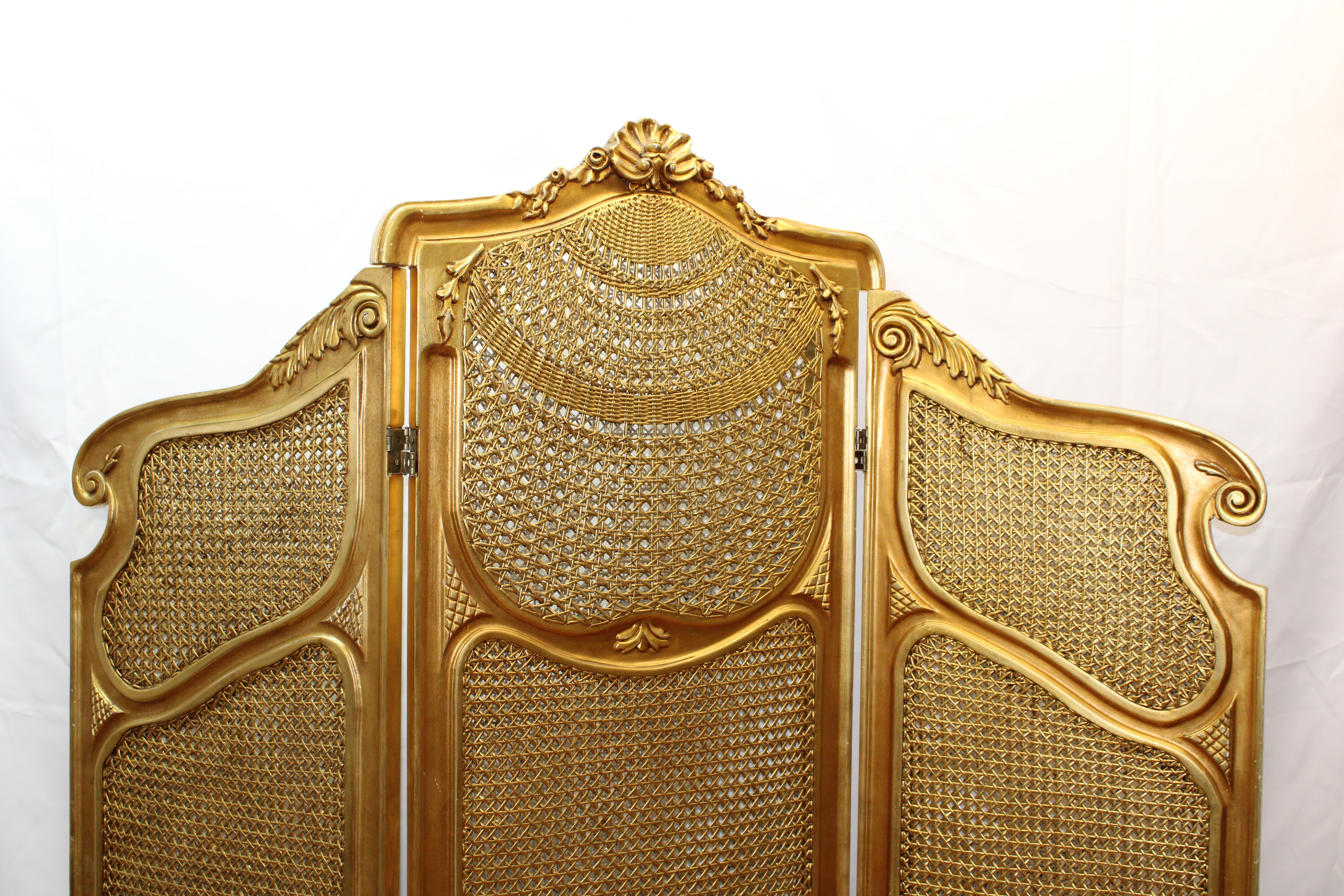French caned and gilded early 20th century screen, hand carved shell and floral design

The 2 end panels are 18