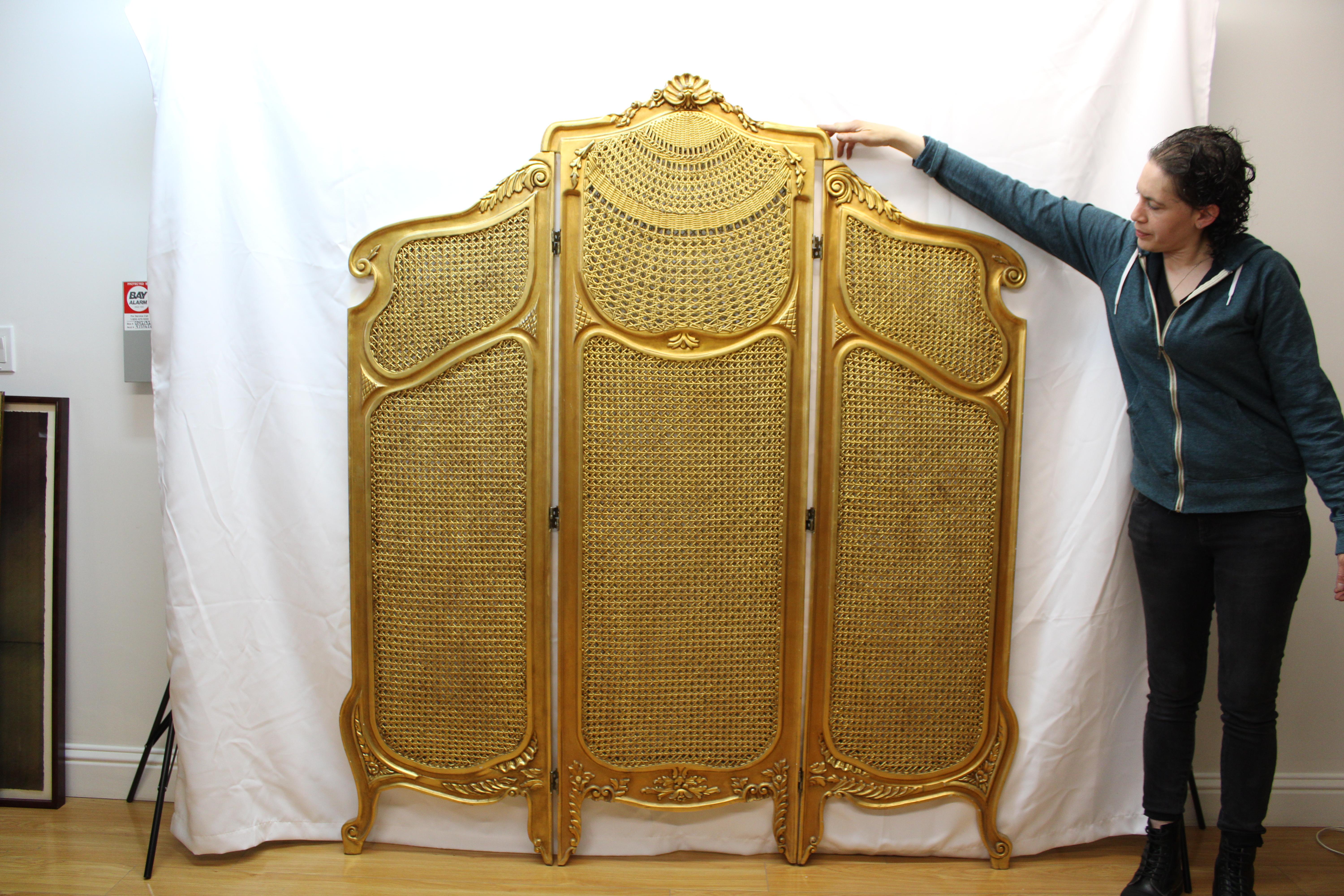 French Caned and Gilded Early 20th Century Screen In Good Condition For Sale In San Francisco, CA