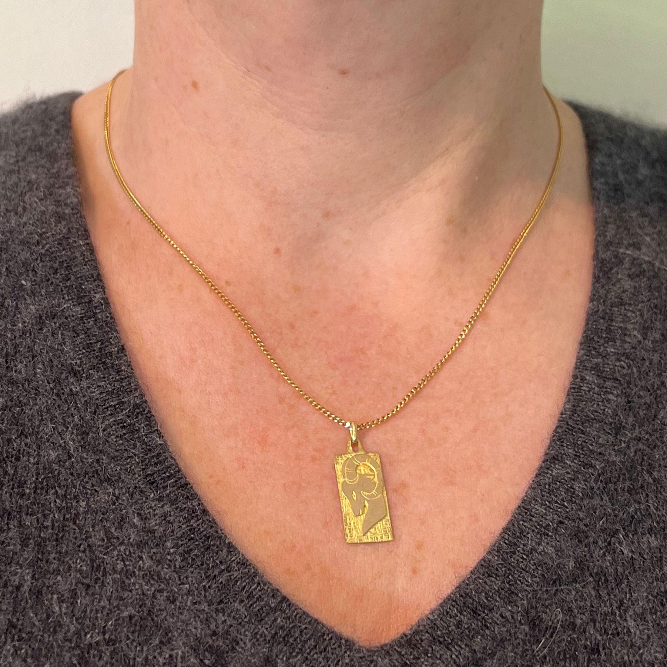 Pendentif en or jaune 18K avec breloque Capricorne Ares Starsign Zodiac Unisexe en vente