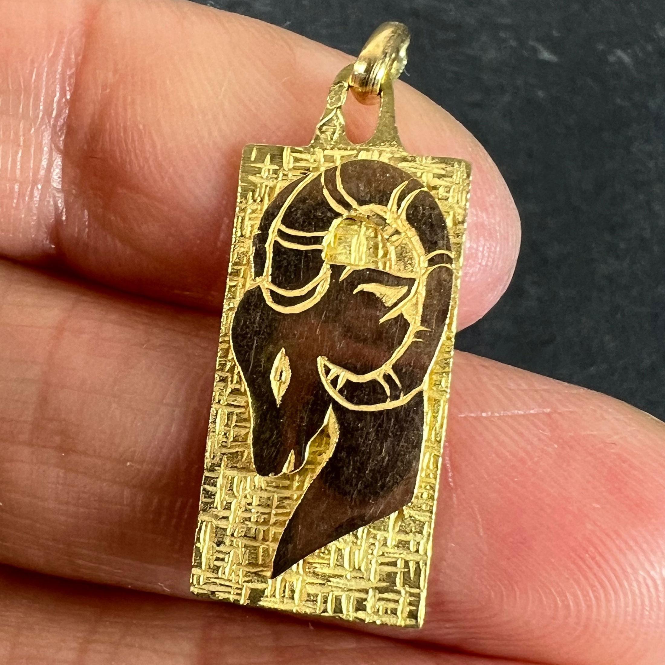 Pendentif en or jaune 18K avec breloque Capricorne Ares Starsign Zodiac en vente 1