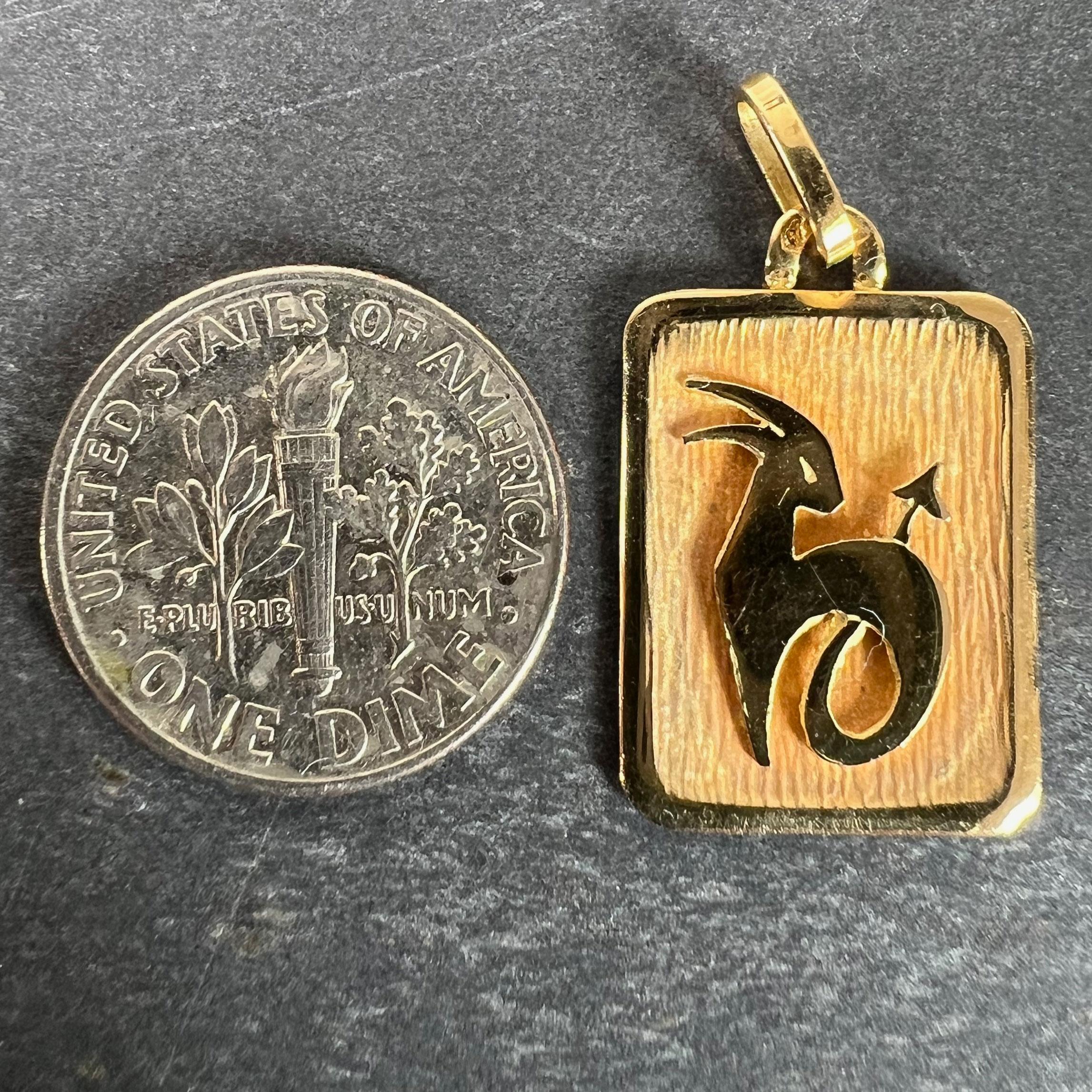 French Capricorn Starsign Zodiac 18K Yellow Gold Charm Medal Pendant For Sale 6