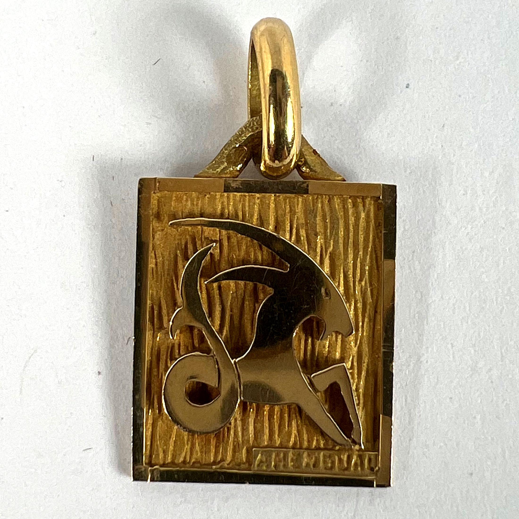 French Capricorn Starsign Zodiac 18K Yellow Gold Charm Medal Pendant For Sale 7