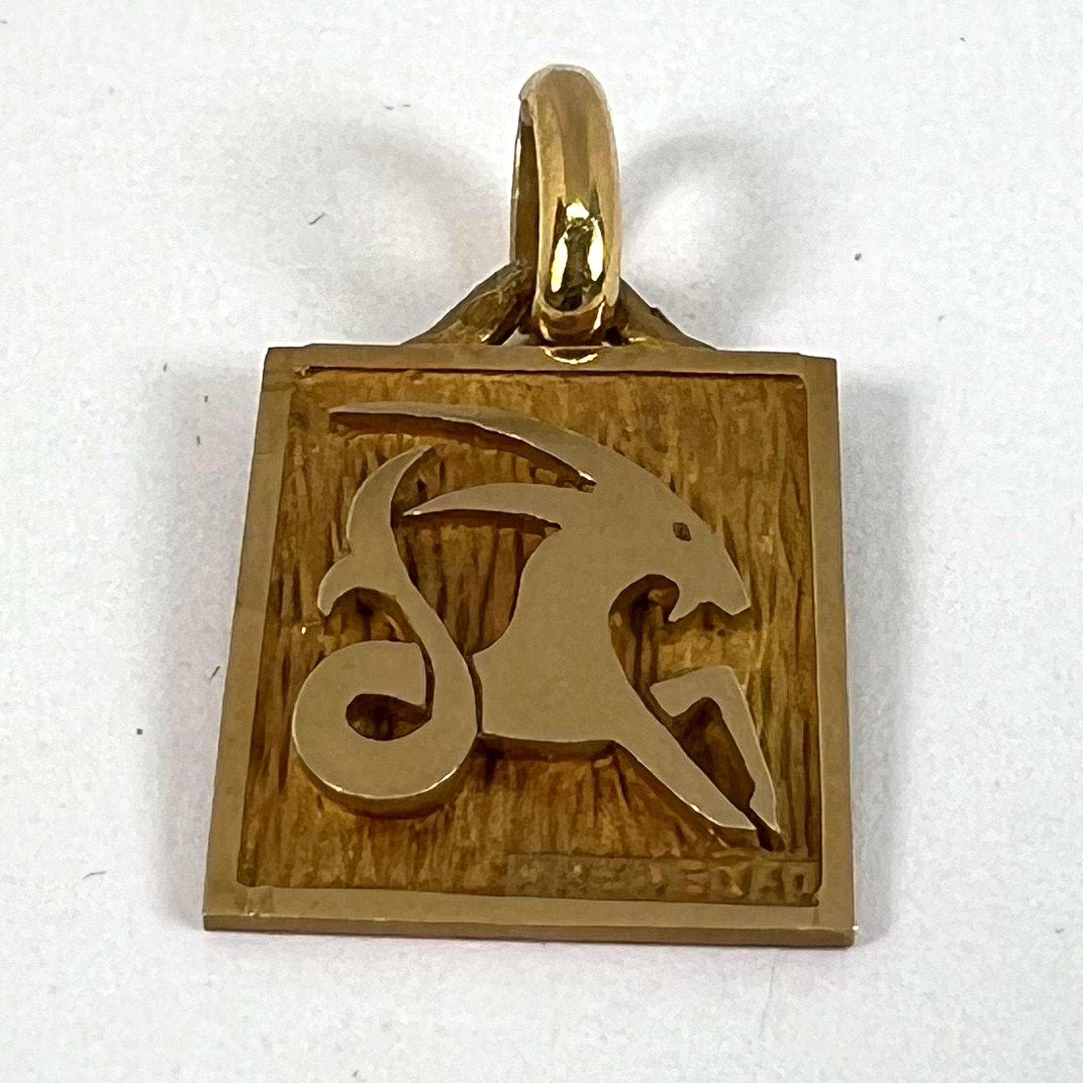 French Capricorn Starsign Zodiac 18K Yellow Gold Charm Medal Pendant For Sale 9