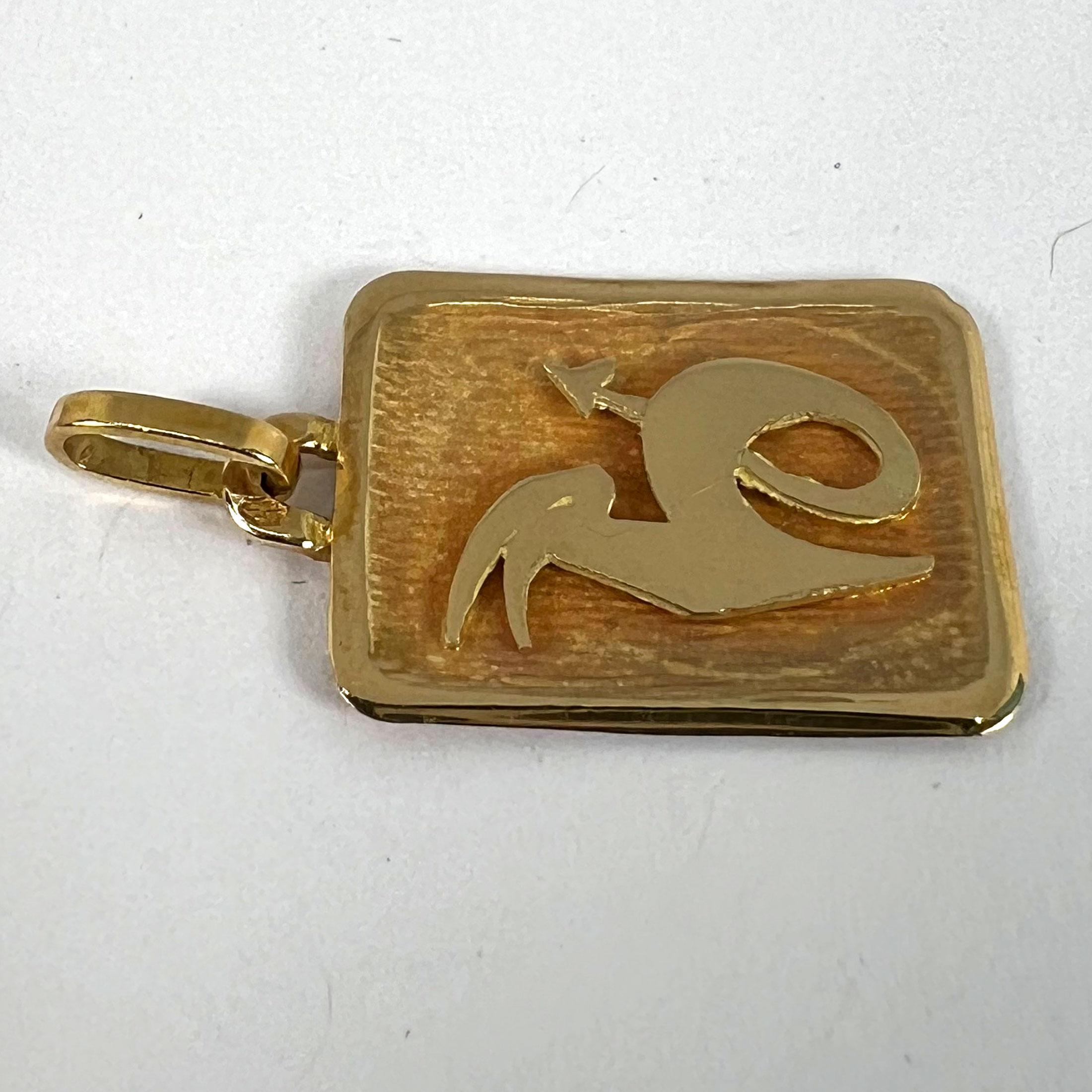 French Capricorn Starsign Zodiac 18K Yellow Gold Charm Medal Pendant For Sale 10