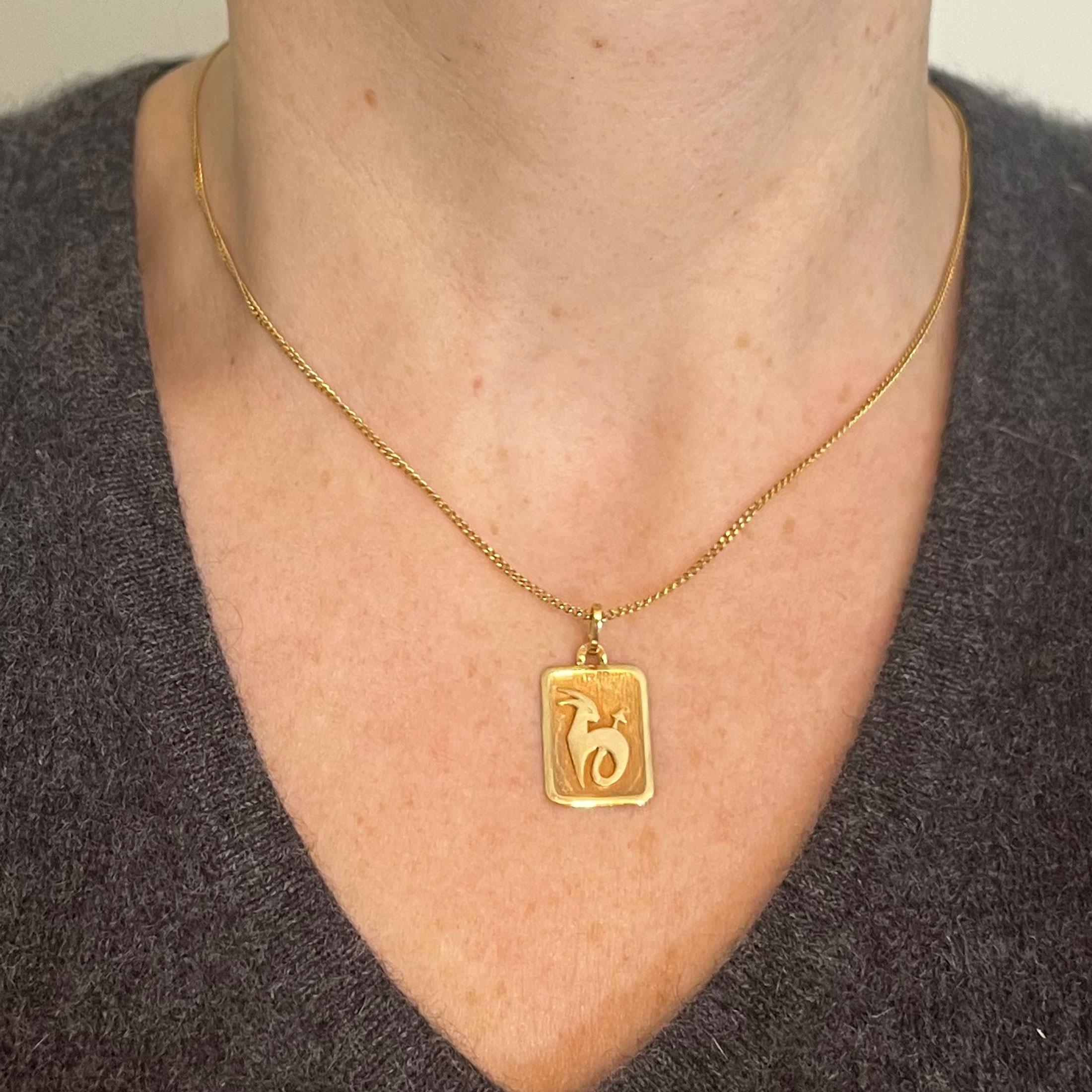 Women's or Men's French Capricorn Starsign Zodiac 18K Yellow Gold Charm Medal Pendant For Sale