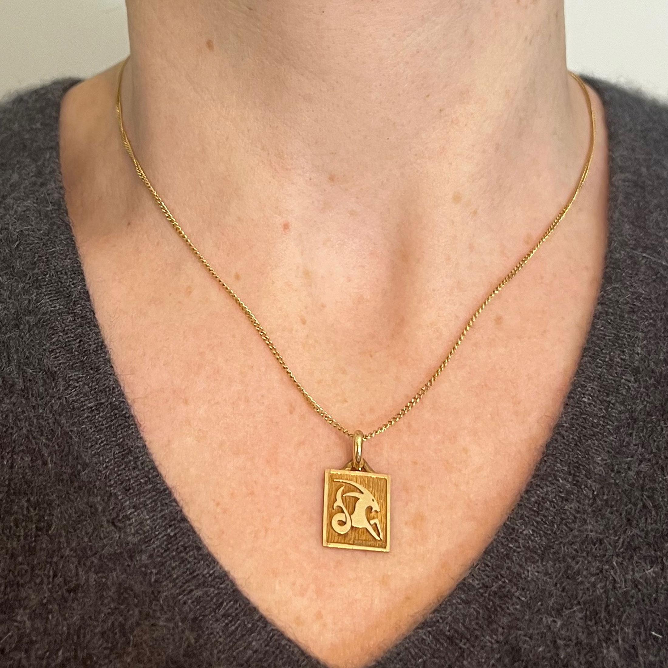 Women's or Men's French Capricorn Starsign Zodiac 18K Yellow Gold Charm Medal Pendant For Sale