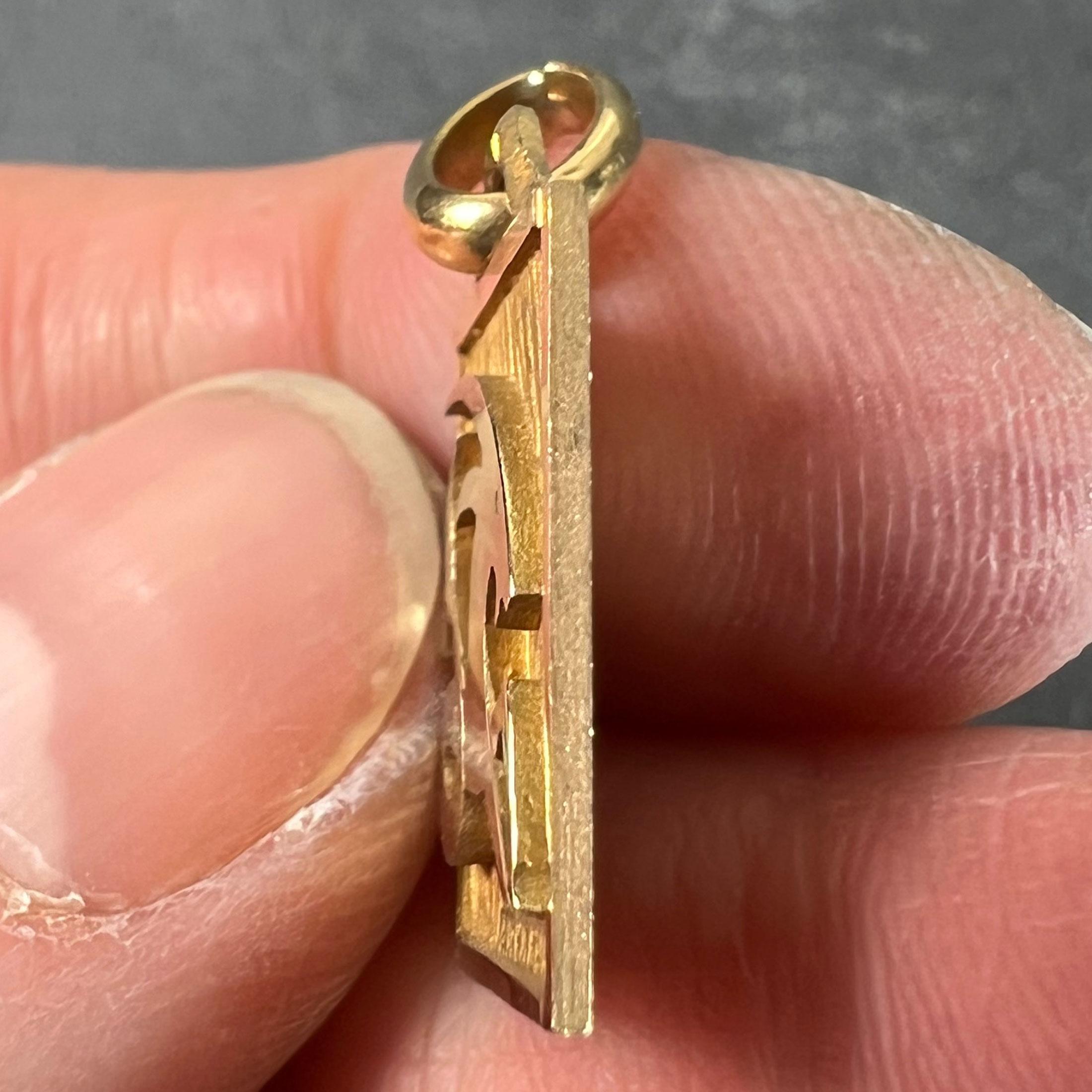 French Capricorn Starsign Zodiac 18K Yellow Gold Charm Medal Pendant For Sale 3