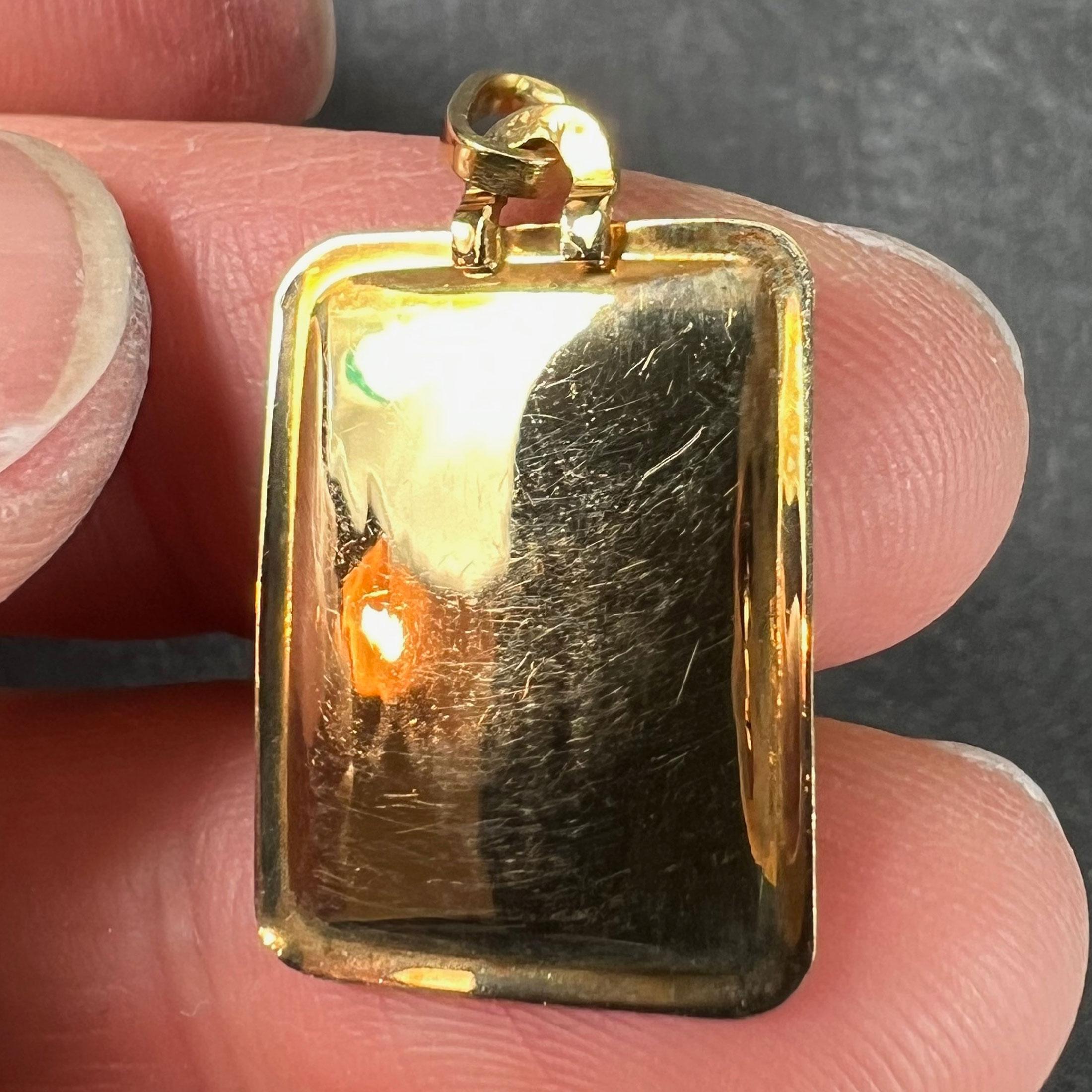 French Capricorn Starsign Zodiac 18K Yellow Gold Charm Medal Pendant For Sale 4