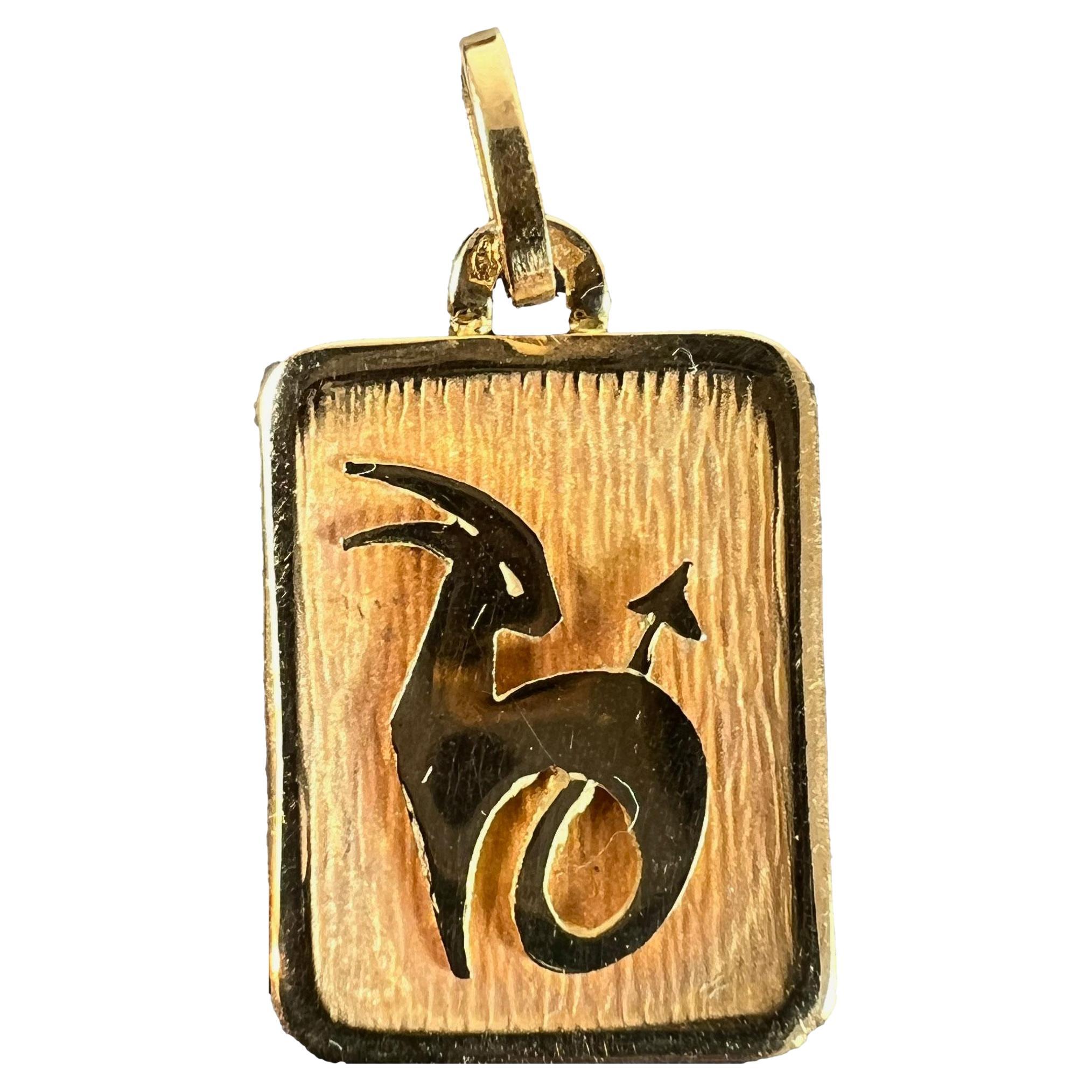 French Capricorn Starsign Zodiac 18K Yellow Gold Charm Medal Pendant