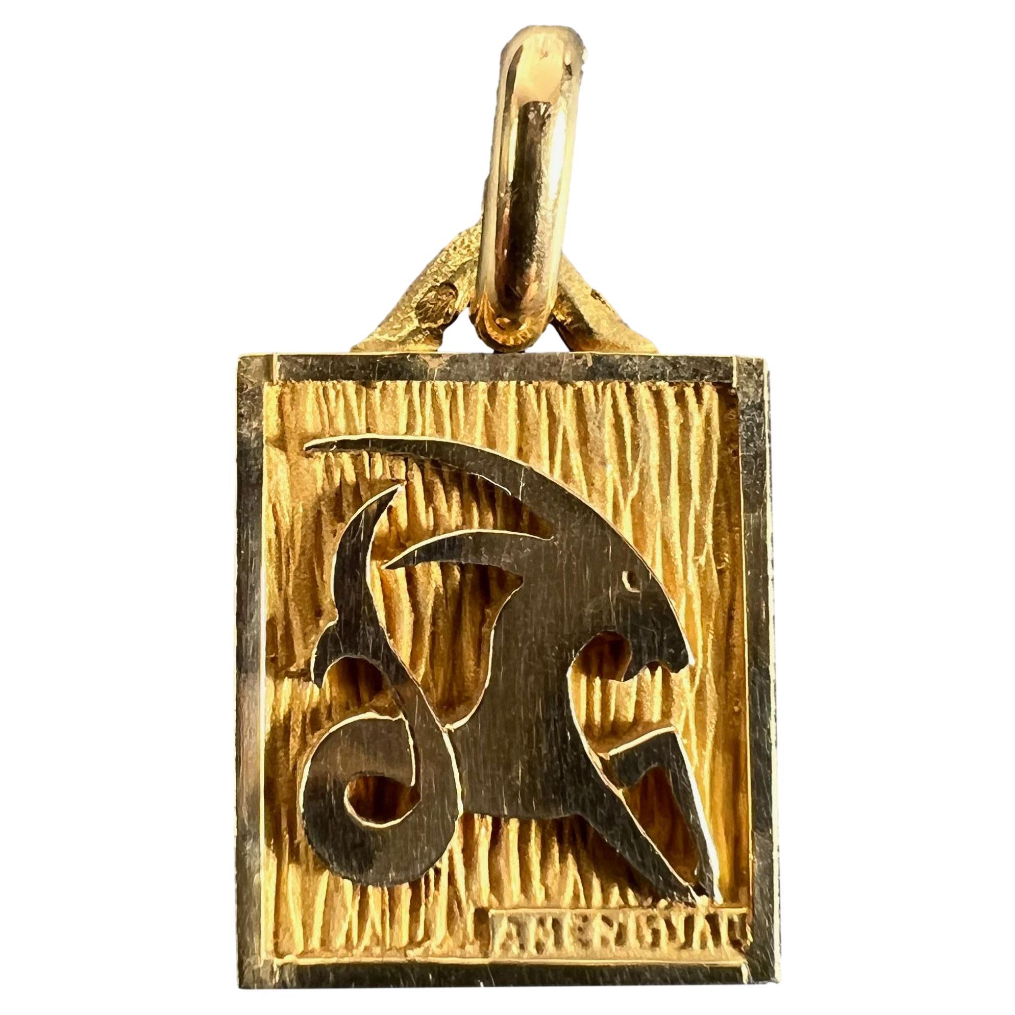 French Capricorn Starsign Zodiac 18K Yellow Gold Charm Medal Pendant