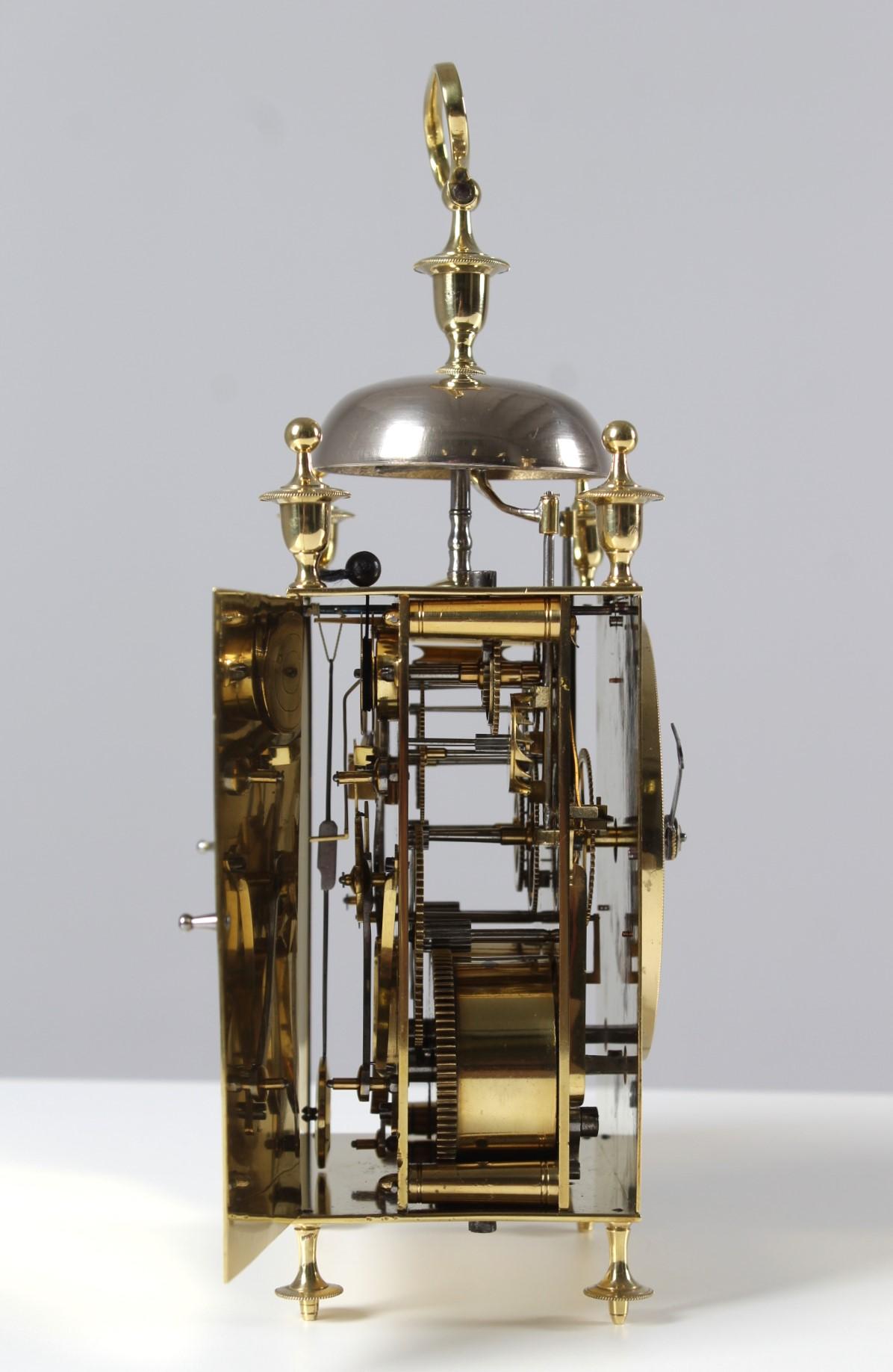 Pendule de voyage en forme de chariot de capucine française, avec alerte, vers 1800 en vente 2