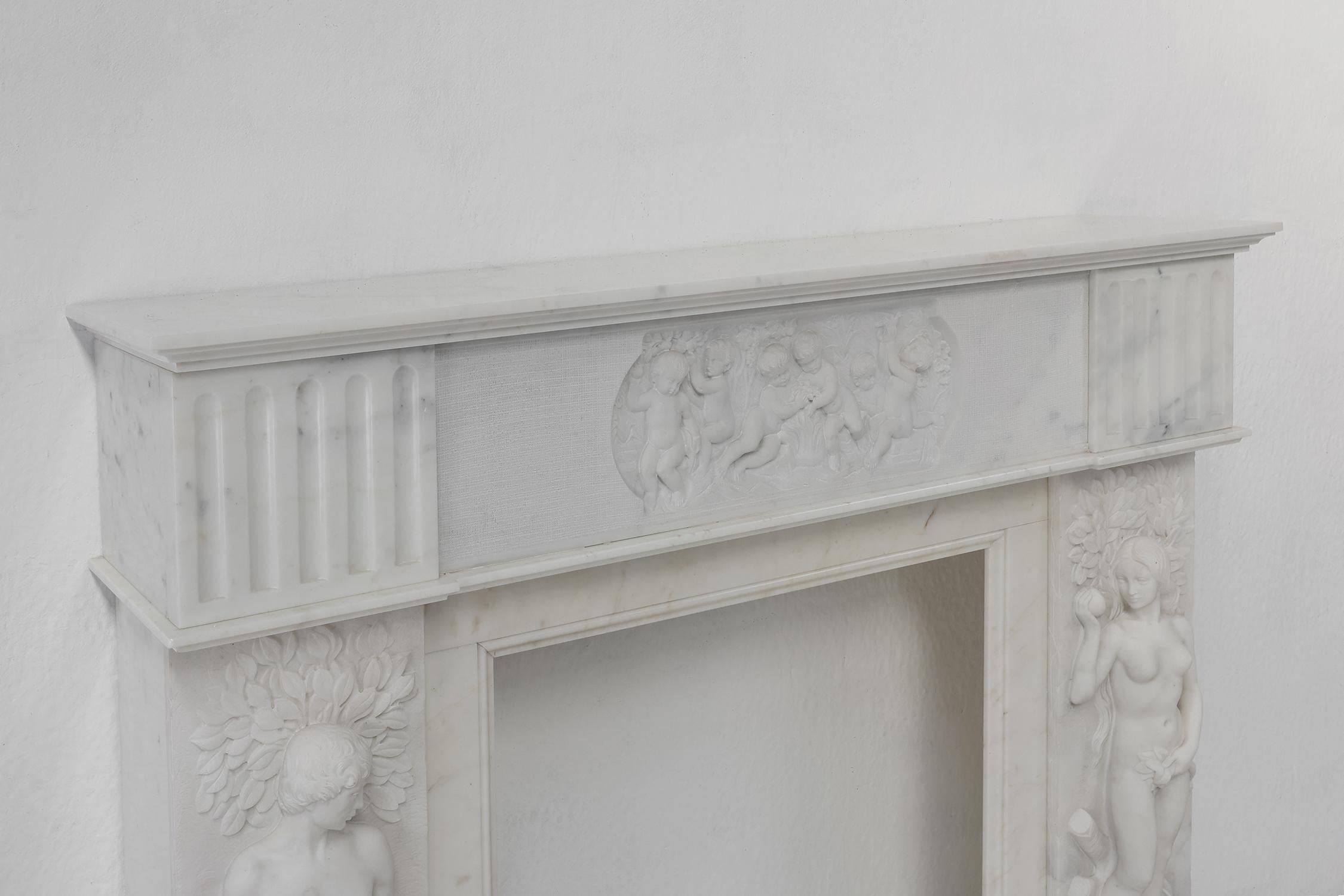 French Carrara marble fire place with Adam and Eve decoration In Good Condition For Sale In Meulebeke, BE