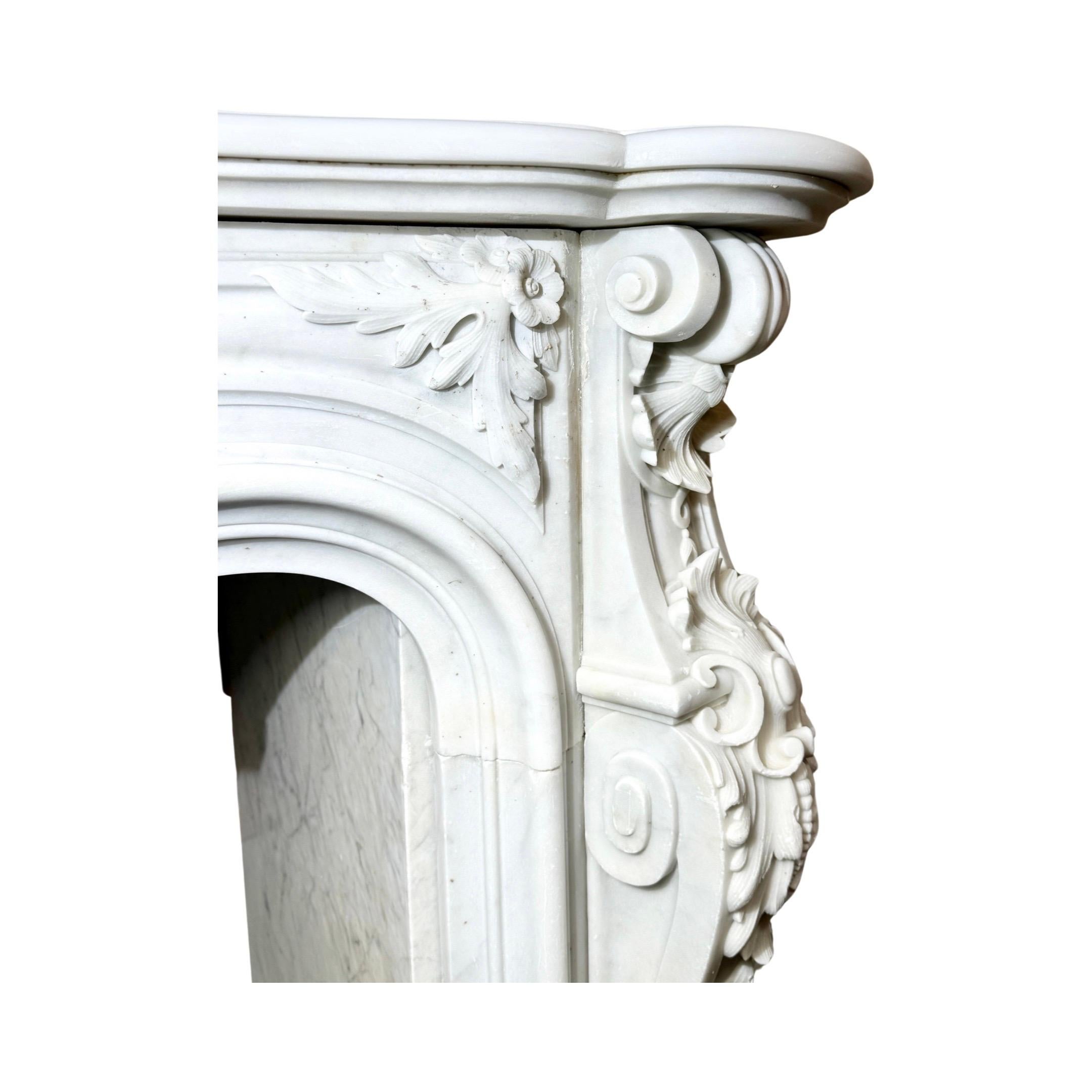 French Carrara Marble Mantel In Good Condition For Sale In Dallas, TX