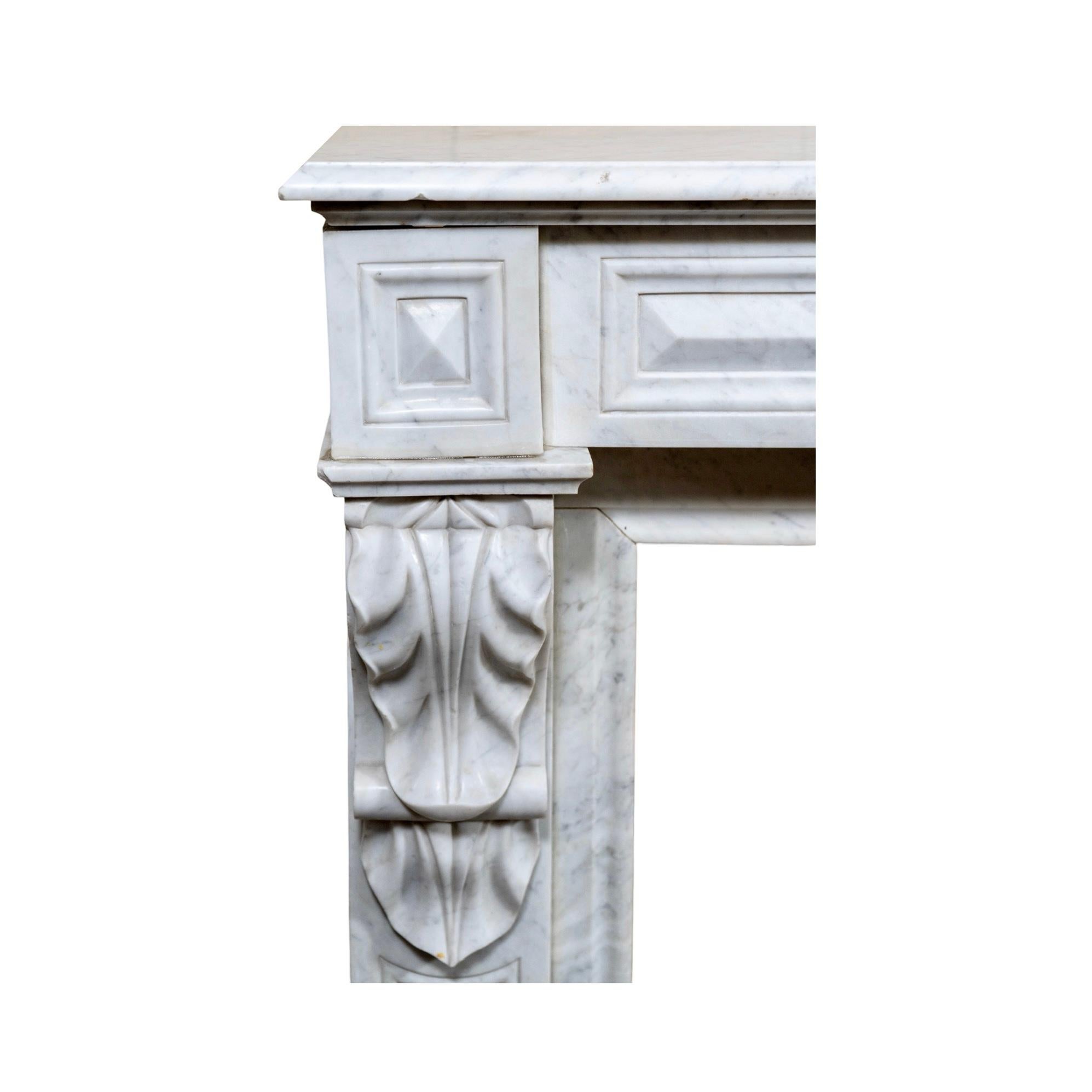 Repisa de mármol blanco veteado de Carrara Antique French siglo XVIII y antes en venta